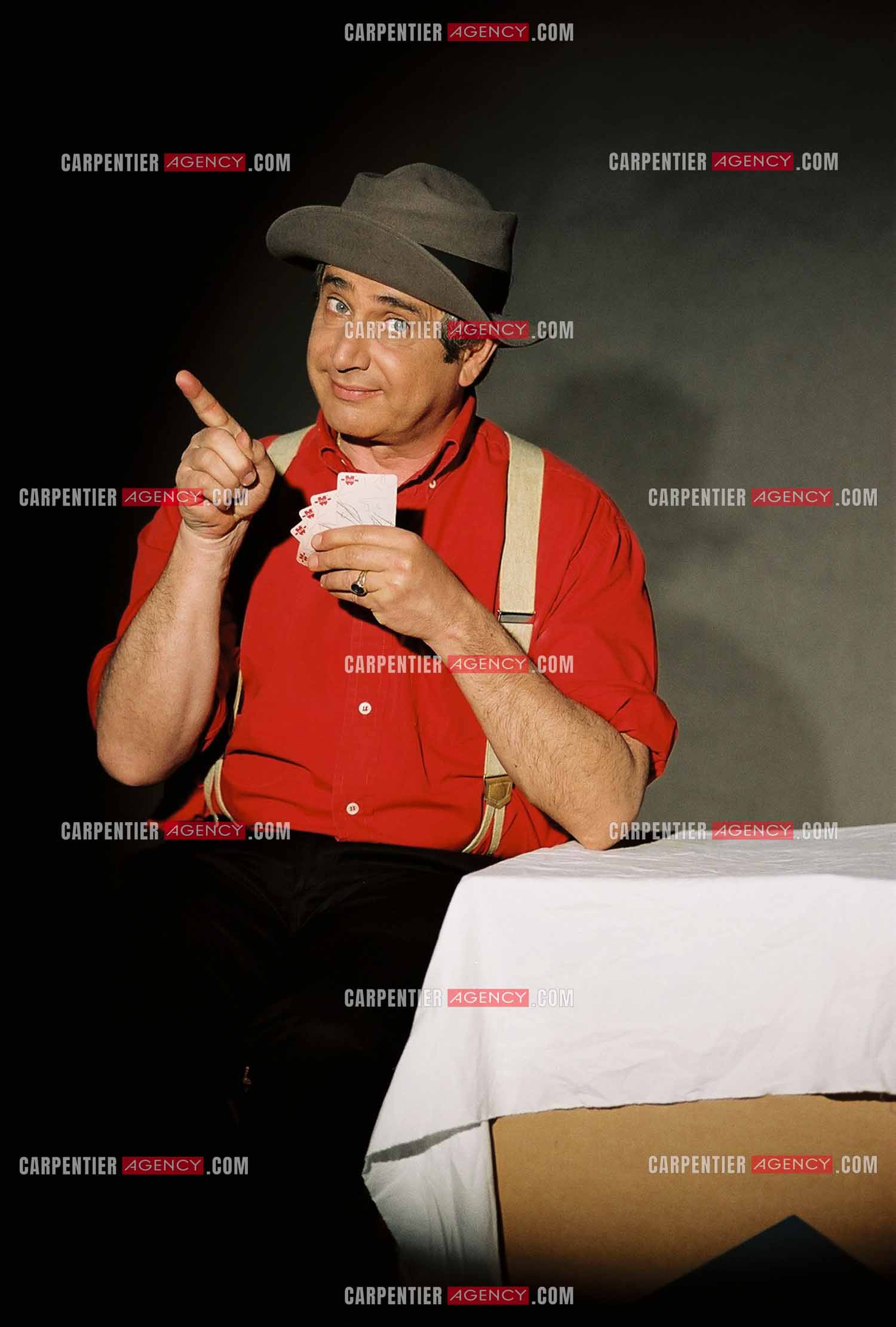 L'humoriste Michel Boujenah en studio photo pour la réalisation de l'affiche de son nouveau spectacle " Les Magnifiques “.    ( Exclusif )