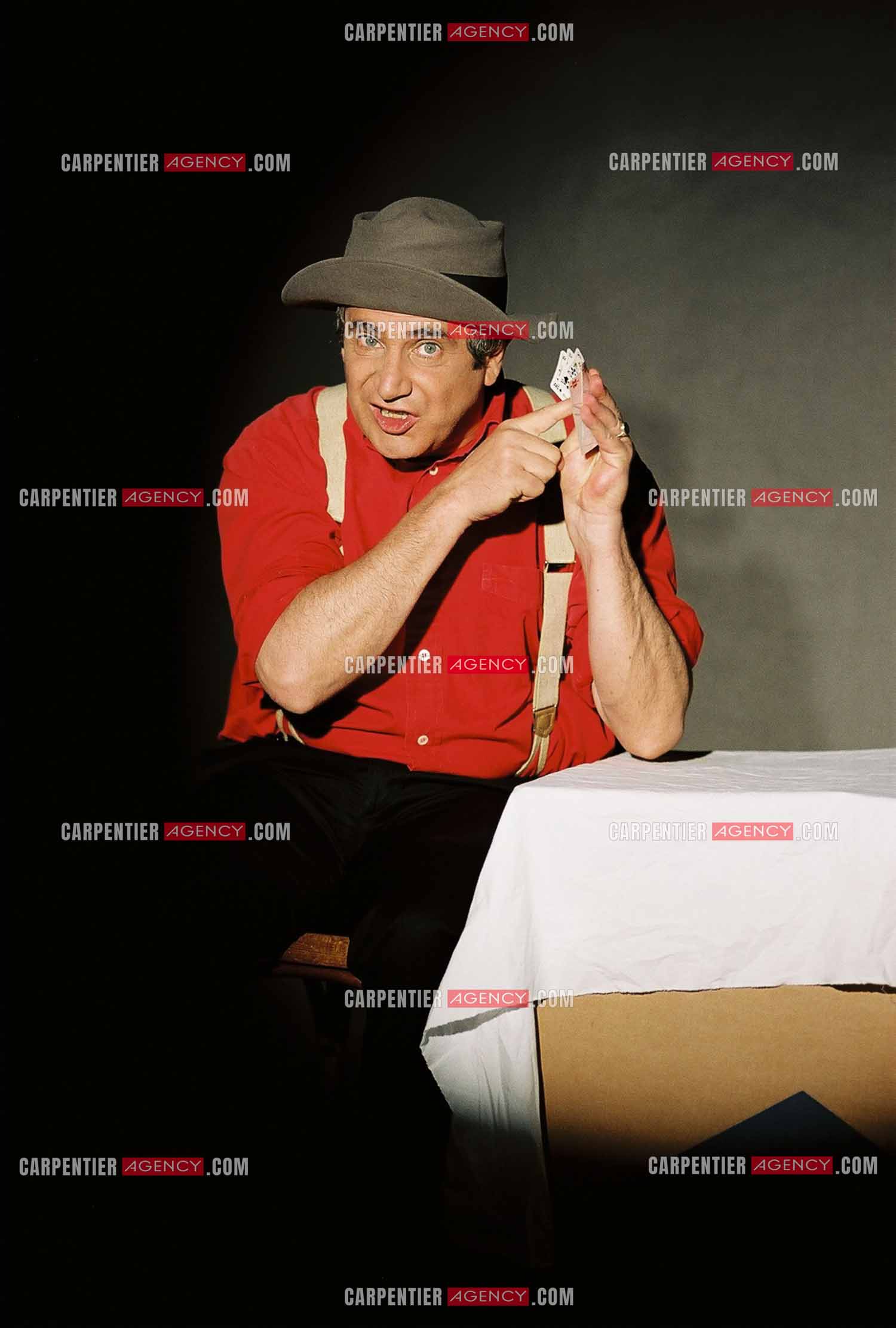 L'humoriste Michel Boujenah en studio photo pour la réalisation de l'affiche de son nouveau spectacle " Les Magnifiques “.    ( Exclusif )