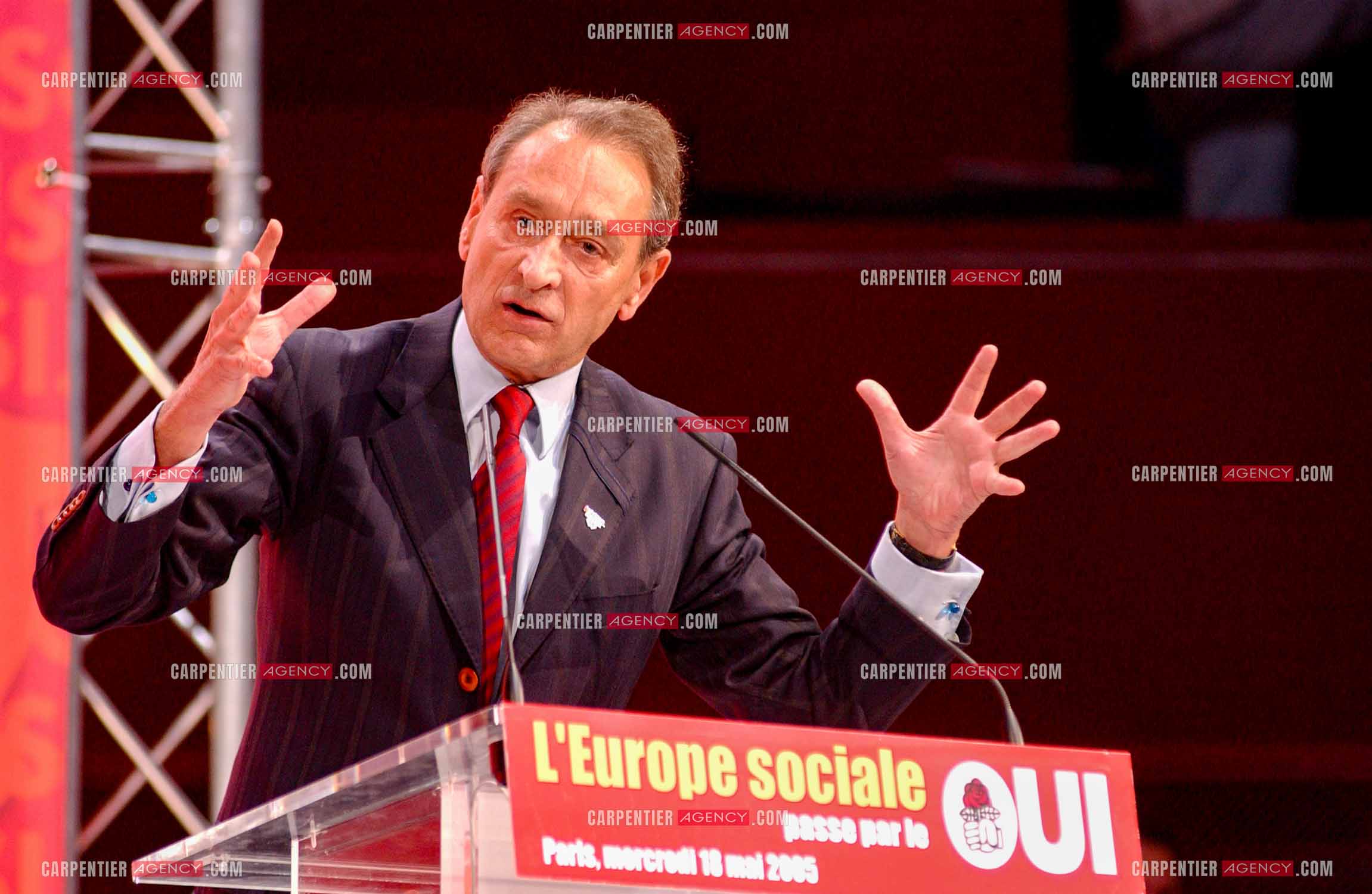 Grand meeting " OUI A L'EUROPE SOCIALE “ à Paris réunissant la Gauche le 18 Mai 2005. Bertrand Delanoë.