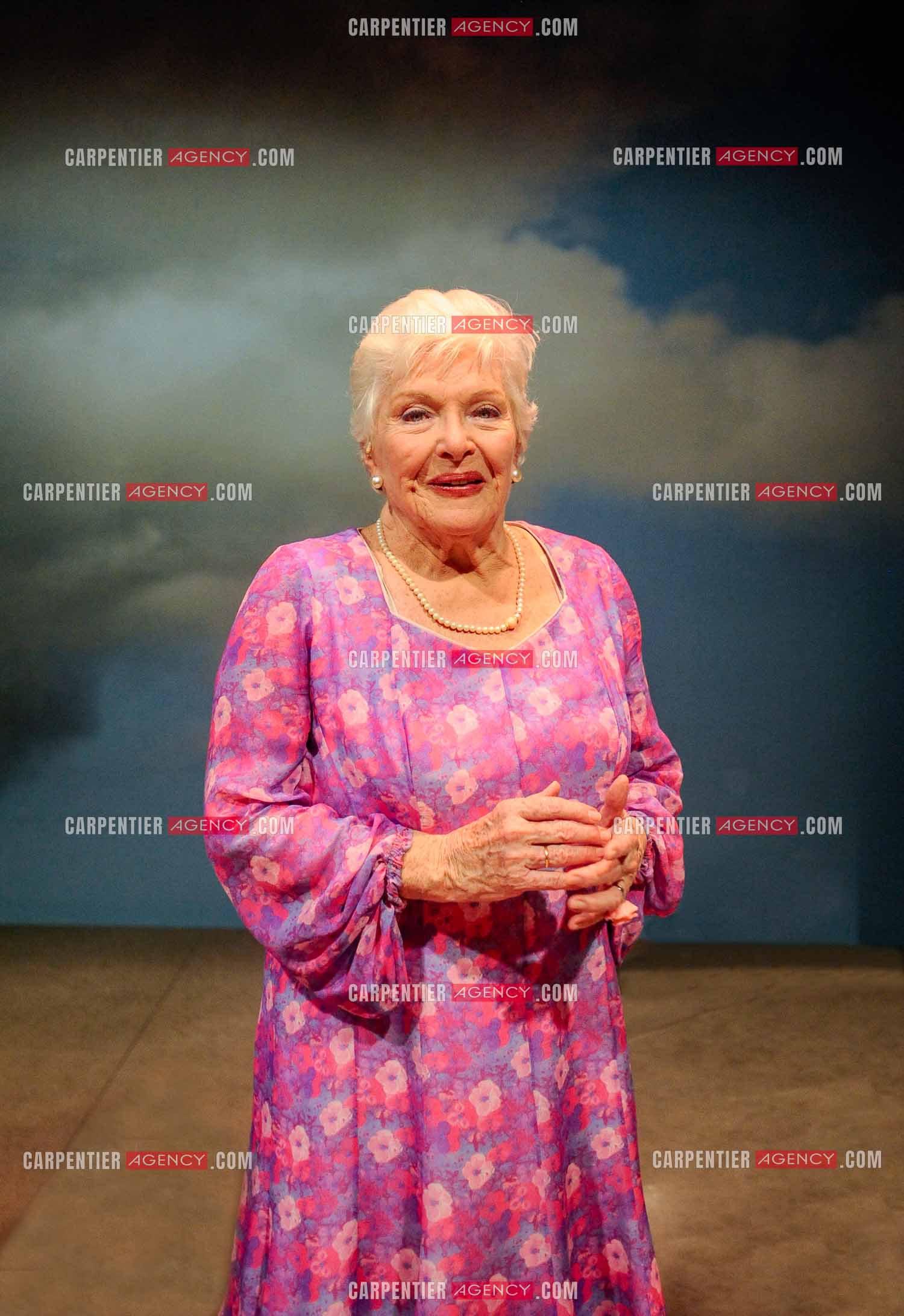 Line Renaud lors de la dernière représentation de HAROLD & MAUD au Théâtre  Antoine.               ( Exclusif )