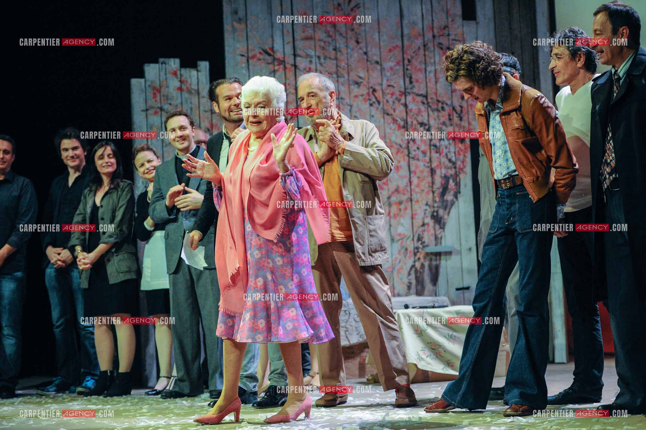 Line Renaud lors de la dernière représentation de HAROLD & MAUD au Théâtre St Antoine en compagnie de  Jean-Claude Carrière. ( Exclusif )