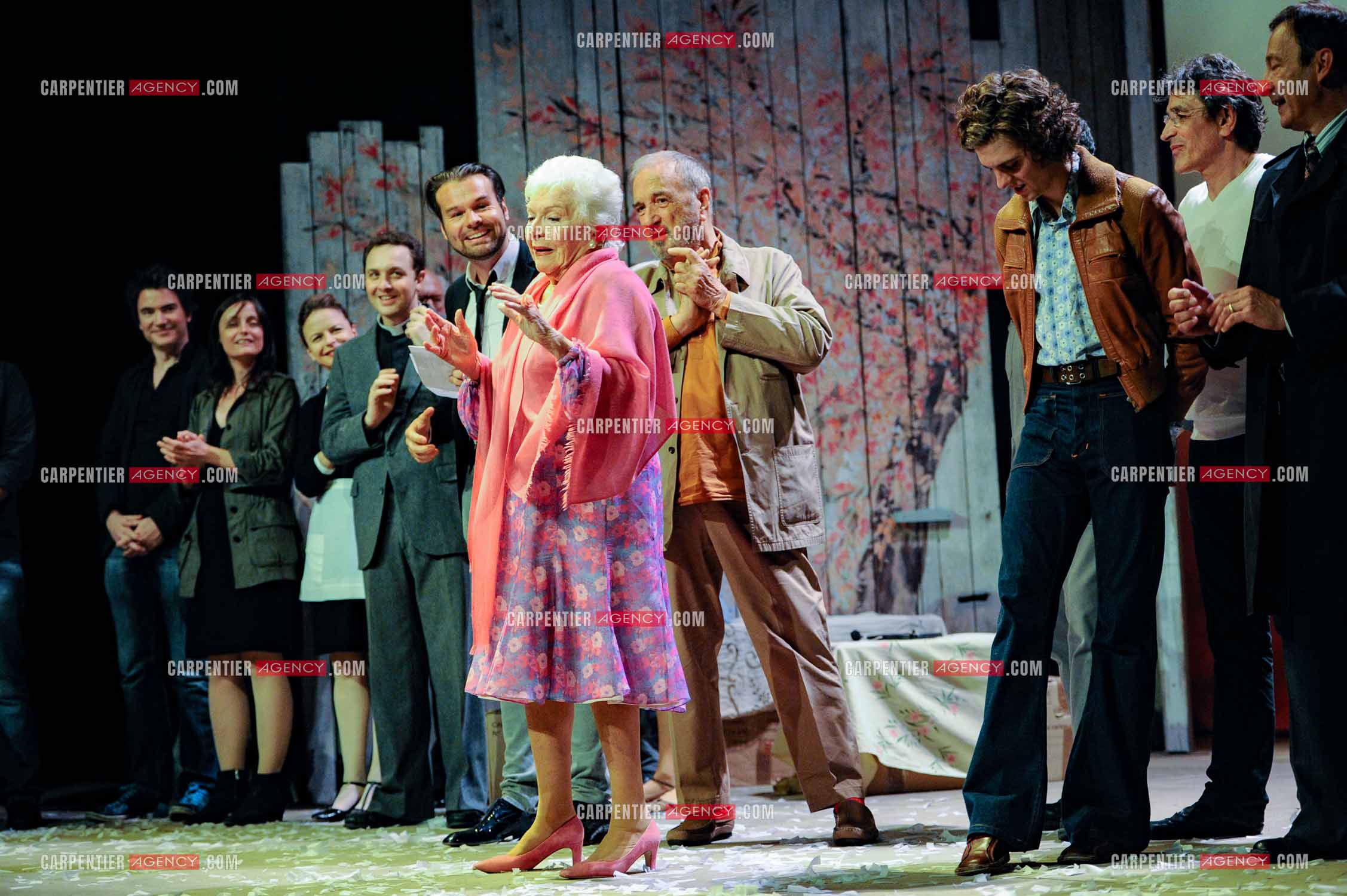 Line Renaud lors de la dernière représentation de HAROLD & MAUD au Théâtre St Antoine en compagnie de  Jean-Claude Carrière. ( Exclusif )