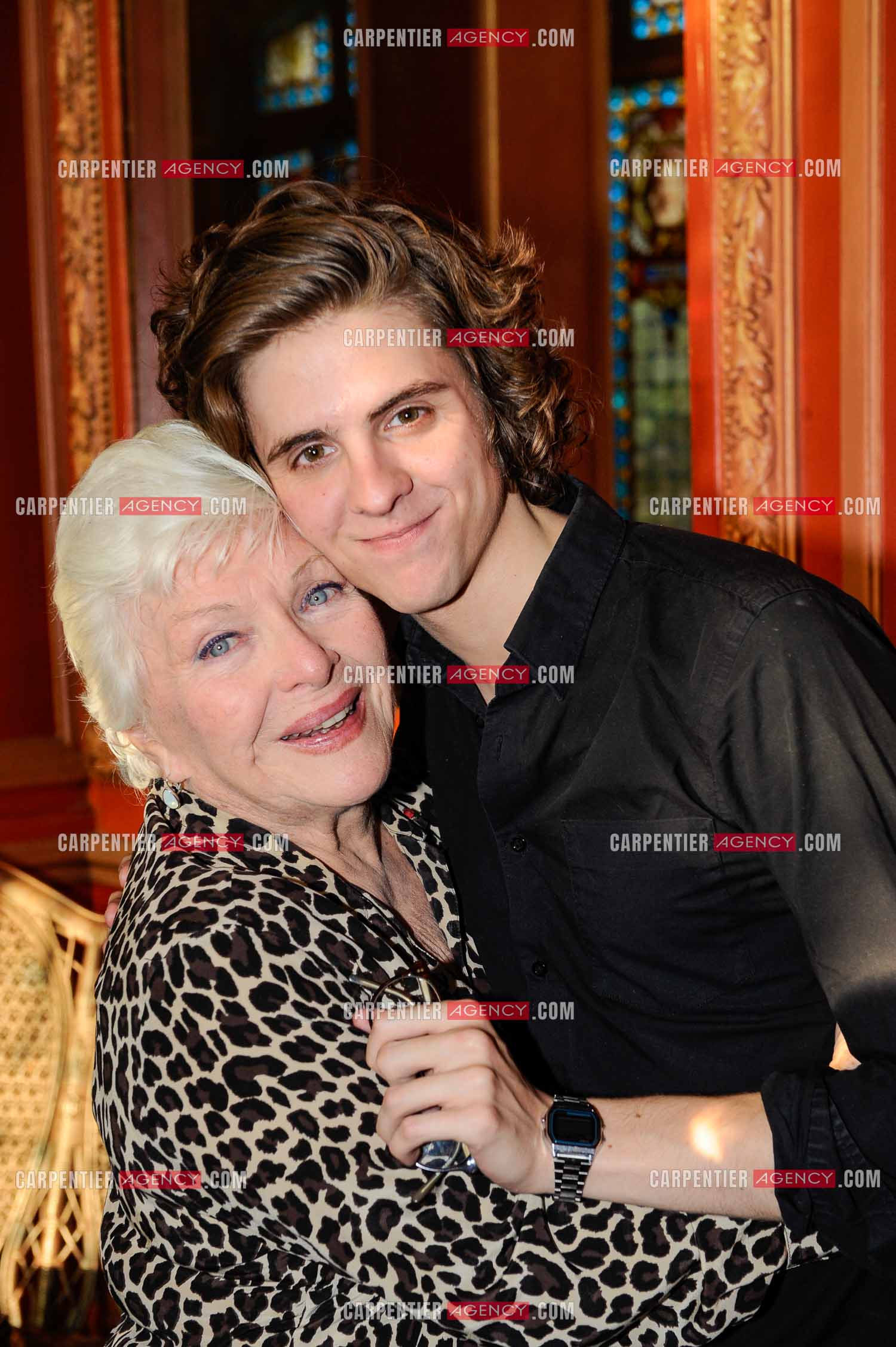 Line Renaud lors de la dernière représentation de HAROLD & MAUD au Théâtre  Antoine. Ici, Line et Thomas Solivères.  ( Exclusif )