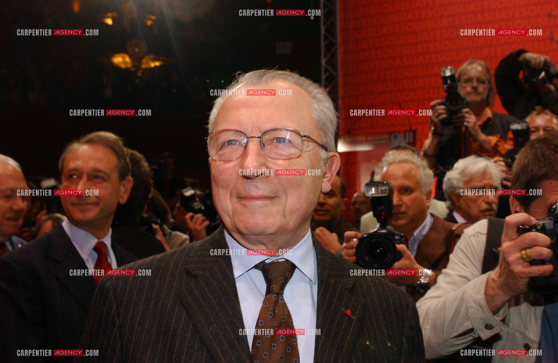 Grand meeting " OUI A L'EUROPE SOCIALE “ à Paris réunissant la Gauche le 18 Mai 2005.Jacques Delors.