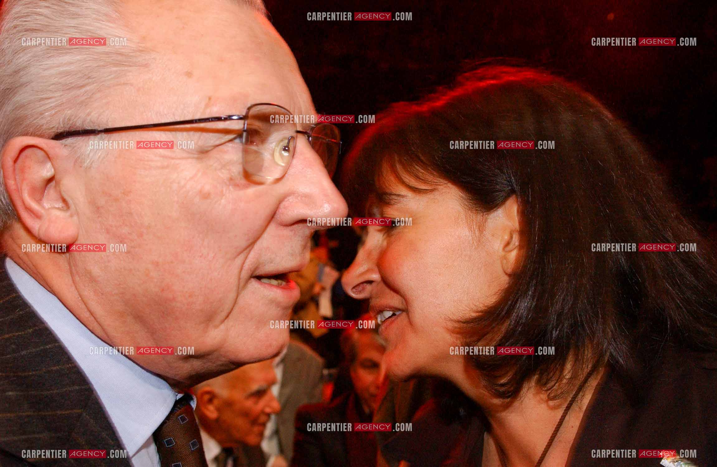 Grand meeting " OUI A L'EUROPE SOCIALE “ à Paris réunissant la Gauche le 18 Mai 2005. Jacques Delors et Anne Hidalgo.