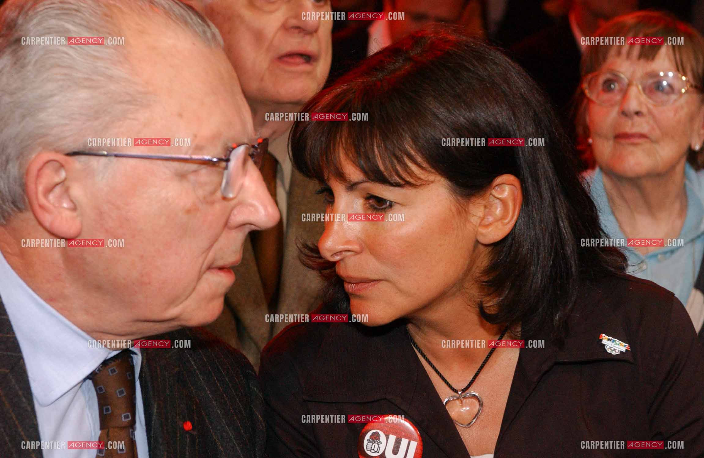 Grand meeting " OUI A L'EUROPE SOCIALE “ à Paris réunissant la Gauche le 18 Mai 2005.Jacques Delors et Anne Hidalgo.