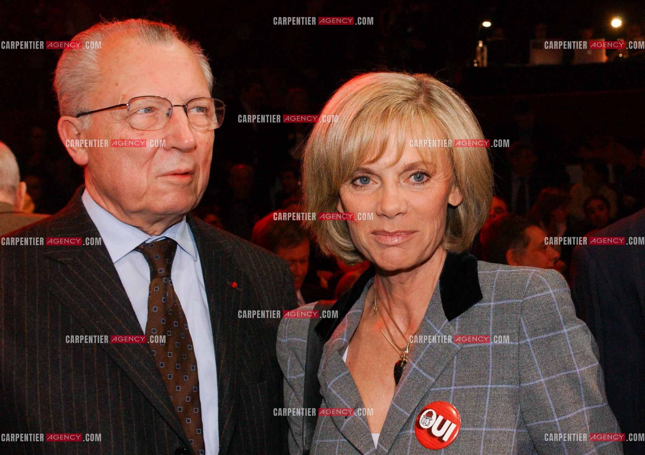 Grand meeting " OUI A L'EUROPE SOCIALE “ à Paris réunissant la Gauche le 18 Mai 2005.Jacques Delors et Elisabeth Guigou.