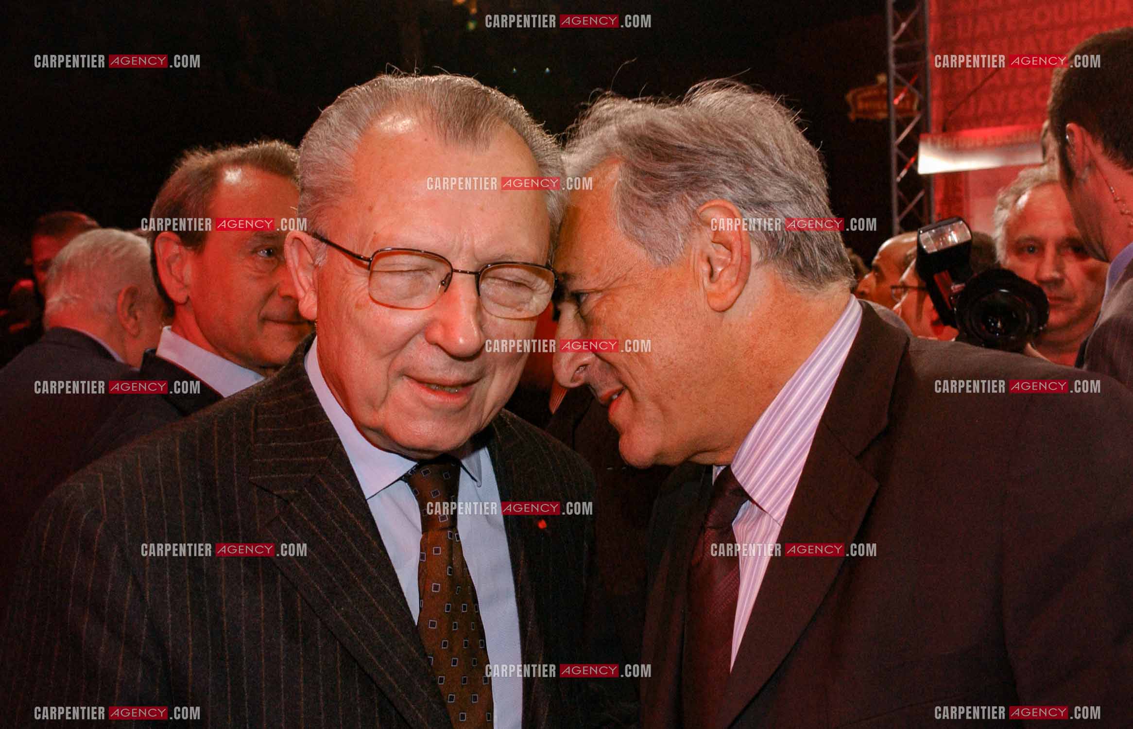 Grand meeting " OUI A L'EUROPE SOCIALE “ à Paris réunissant la Gauche le 18 Mai 2005. Jacques Delors et Dominique Strauss-Kahn.