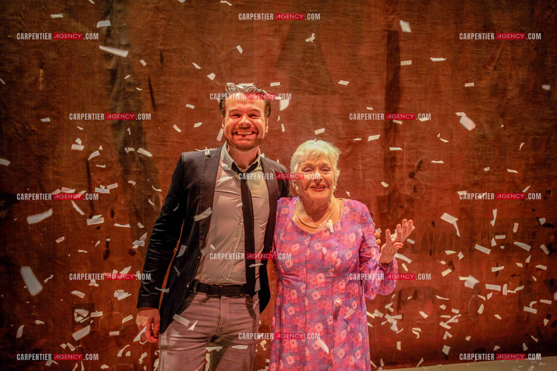 Line Renaud lors de la dernière représentation de HAROLD & MAUD au Théâtre  Antoine. Ici, Line avec Ladislas Chollat le metteur en scène.        ( Exclusif )