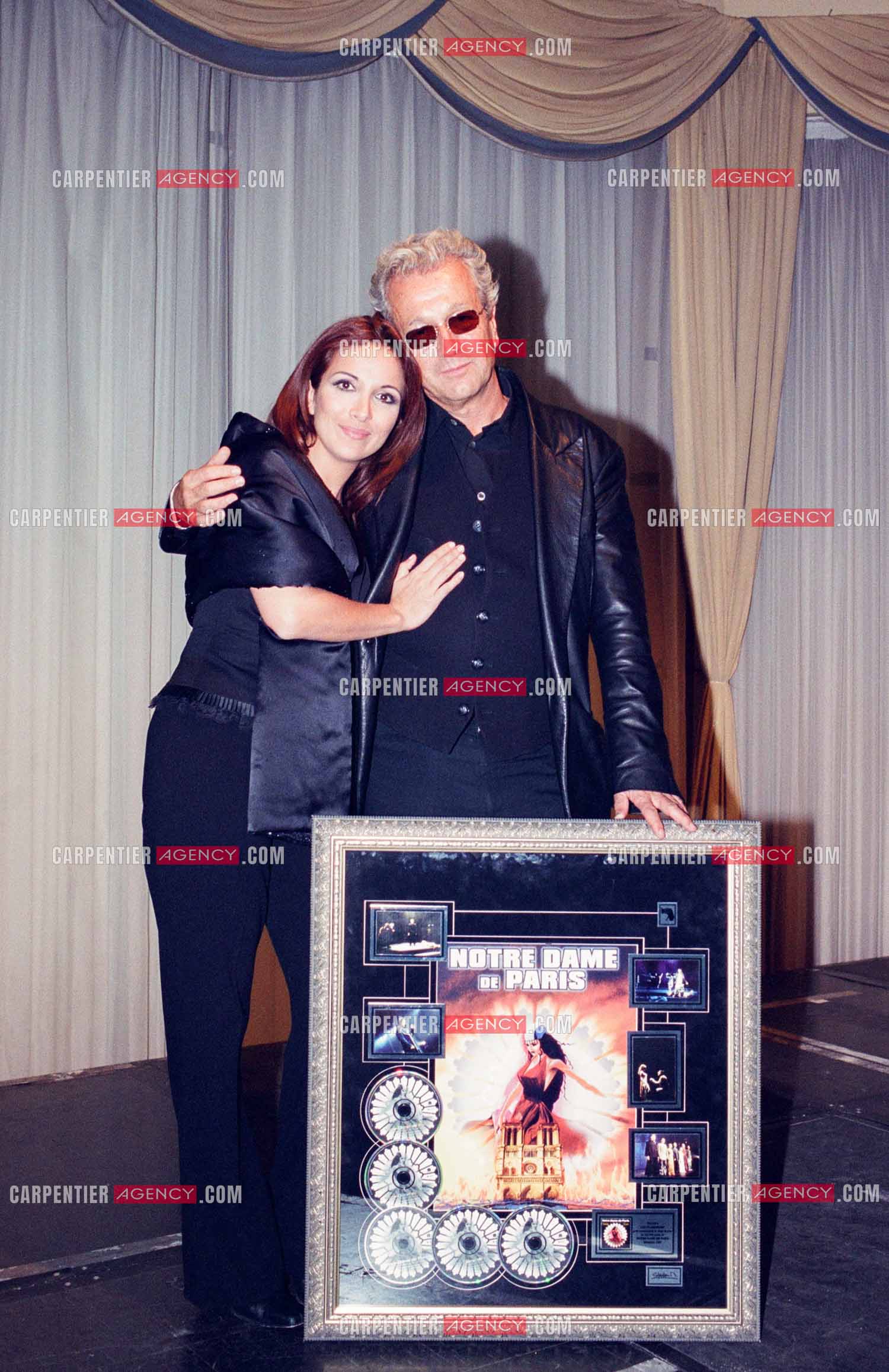 Hélène Ségara et Luc Plamondon au Midem pour recevoir le triple disque de platine.       ( Exclusif )