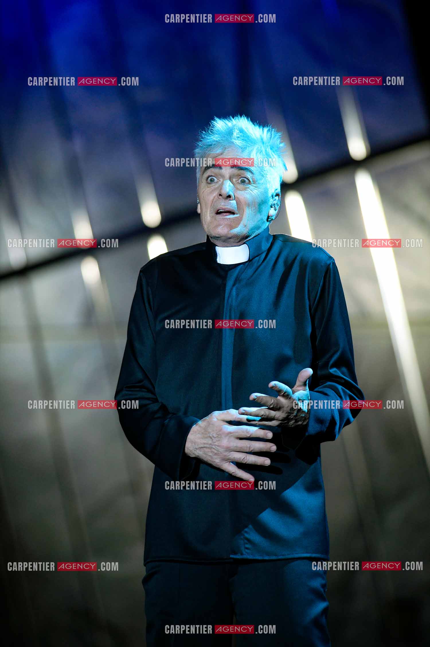 25 èm anniversaire de la comédie musicale Notre Dame de Paris.           Nouvelle  version depuis 2016.Dans le rôle de Frollo, le chanteur Daniel Lavoie.    ( Exclusif )