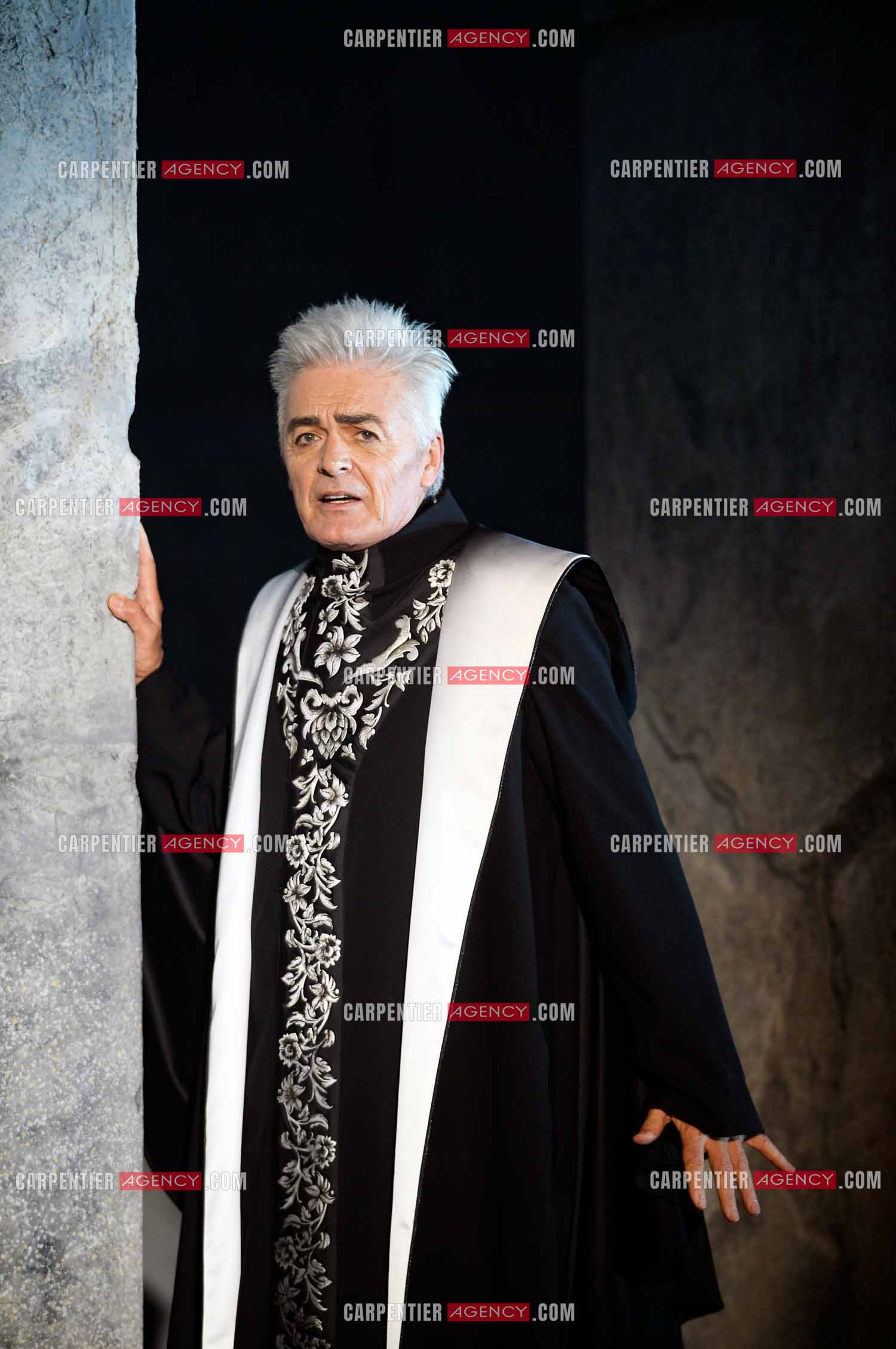 25 èm anniversaire de la comédie musicale Notre Dame de Paris.           Nouvelle  version depuis 2016.Dans le rôle de Frollo, le chanteur Daniel Lavoie.    ( Exclusif )