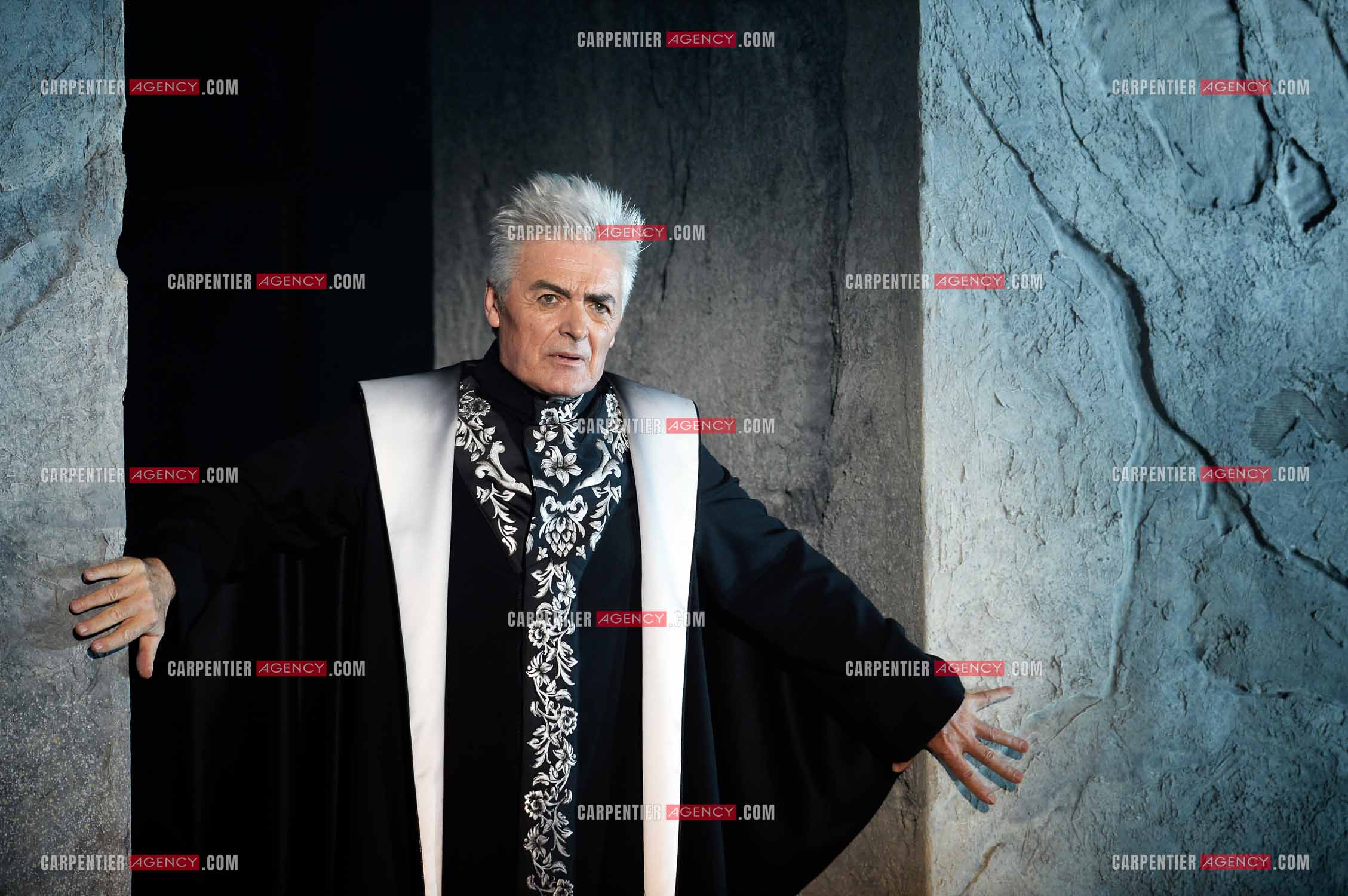 25 èm anniversaire de la comédie musicale Notre Dame de Paris.           Nouvelle  version depuis 2016.Dans le rôle de Frollo, le chanteur Daniel Lavoie.    ( Exclusif )