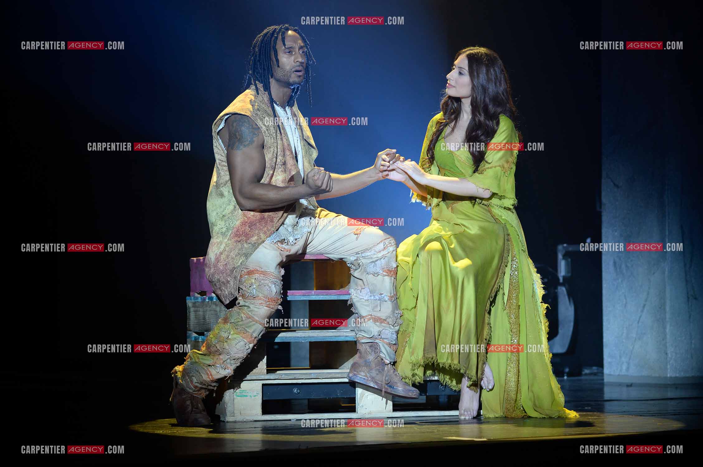 25 èm anniversaire de la comédie musicale Notre Dame de Paris.           Nouvelle  version depuis 2016. Dans le rôle de Clopin, le chanteur Jay et la chanteuse libanaise Hiba Tawaji.    ( Exclusif )