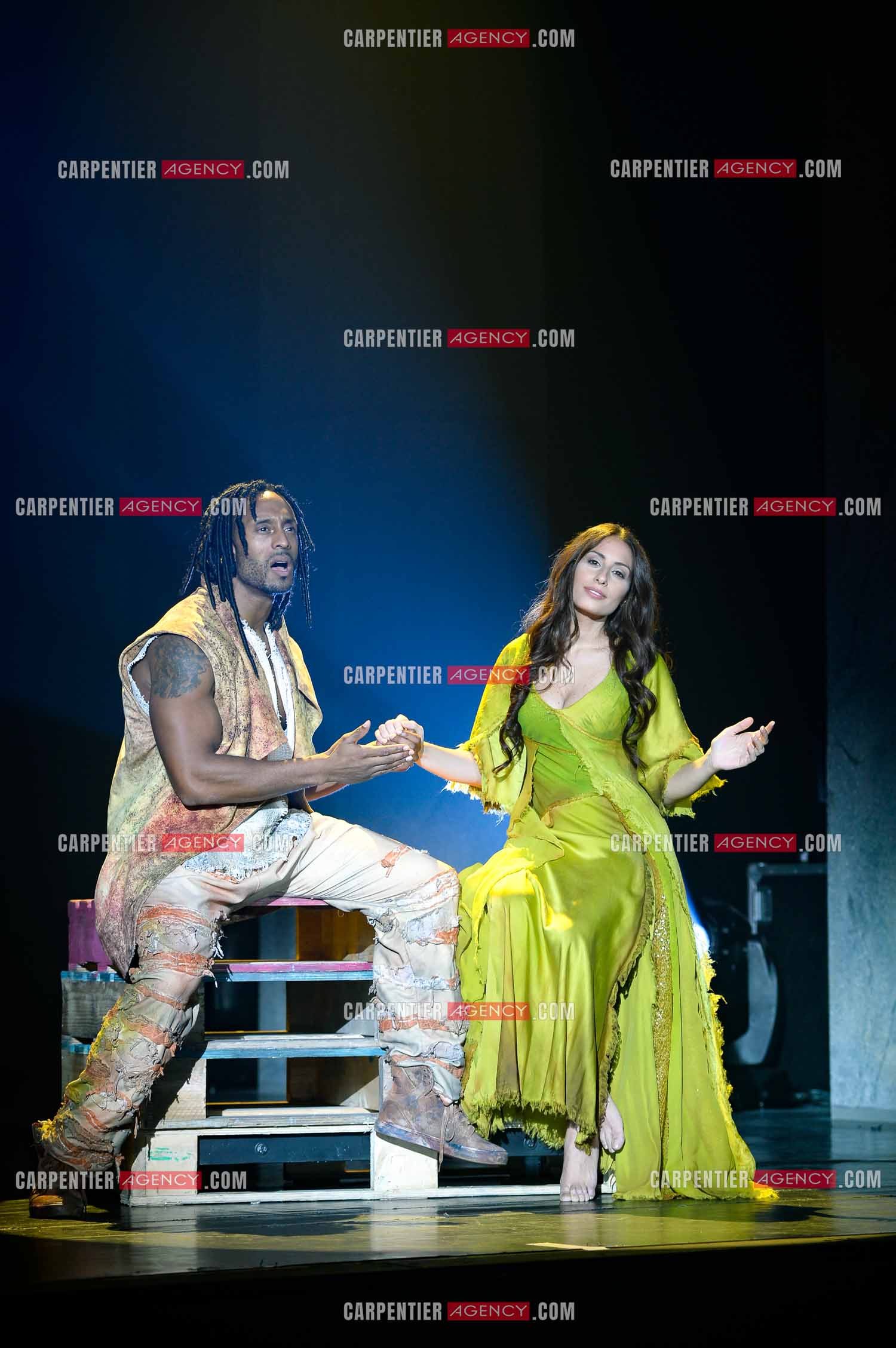 25 èm anniversaire de la comédie musicale Notre Dame de Paris.           Nouvelle  version depuis 2016. Dans le rôle de Clopin, le chanteur Jay et la chanteuse libanaise Hiba Tawaji.    ( Exclusif )