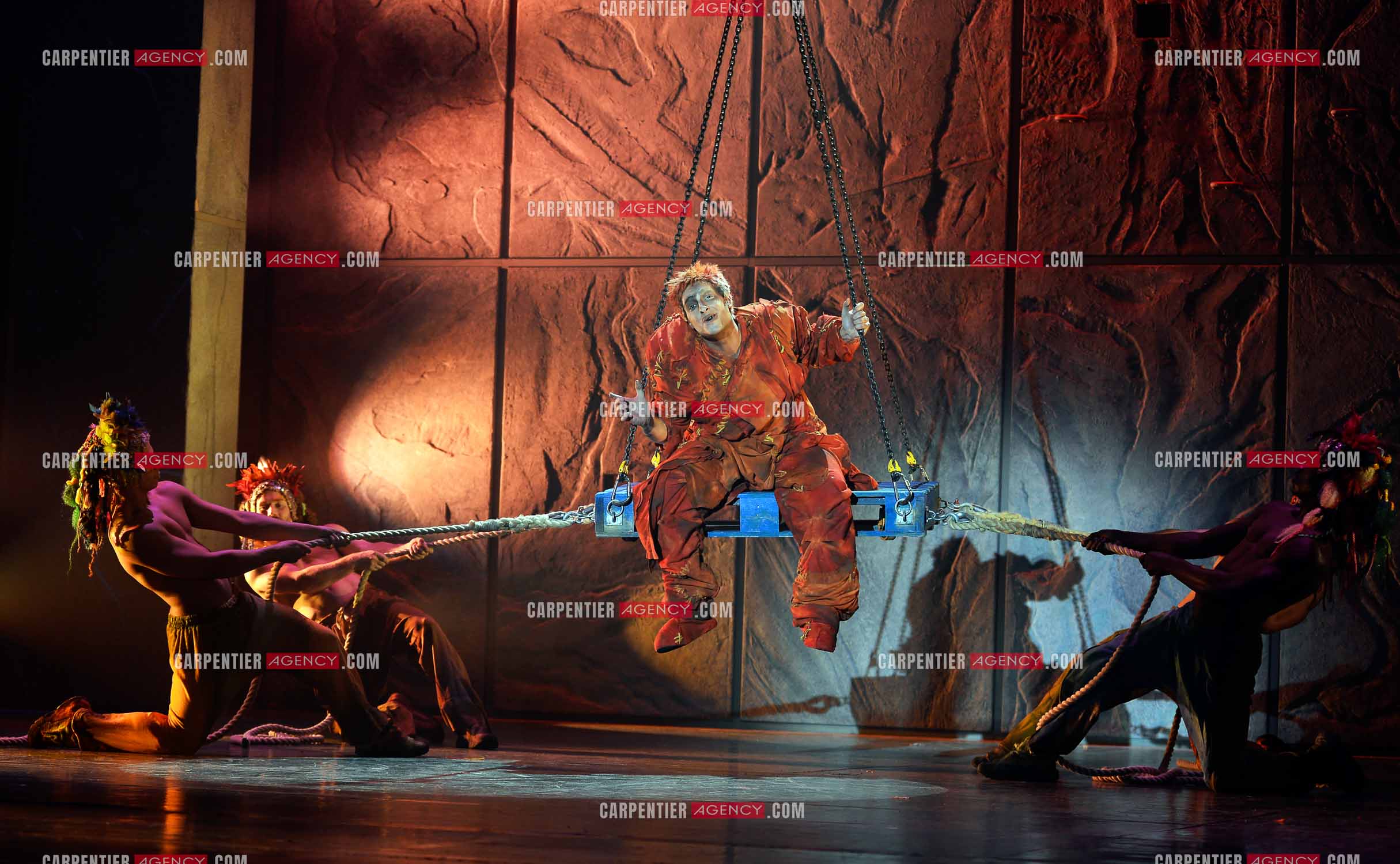 25 èm anniversaire de la comédie musicale Notre Dame de Paris.           Nouvelle  version depuis 2016. Dans le rôle de Quasimodo, le chanteur italien Angelo Del Vecchio.   ( Exclusif )