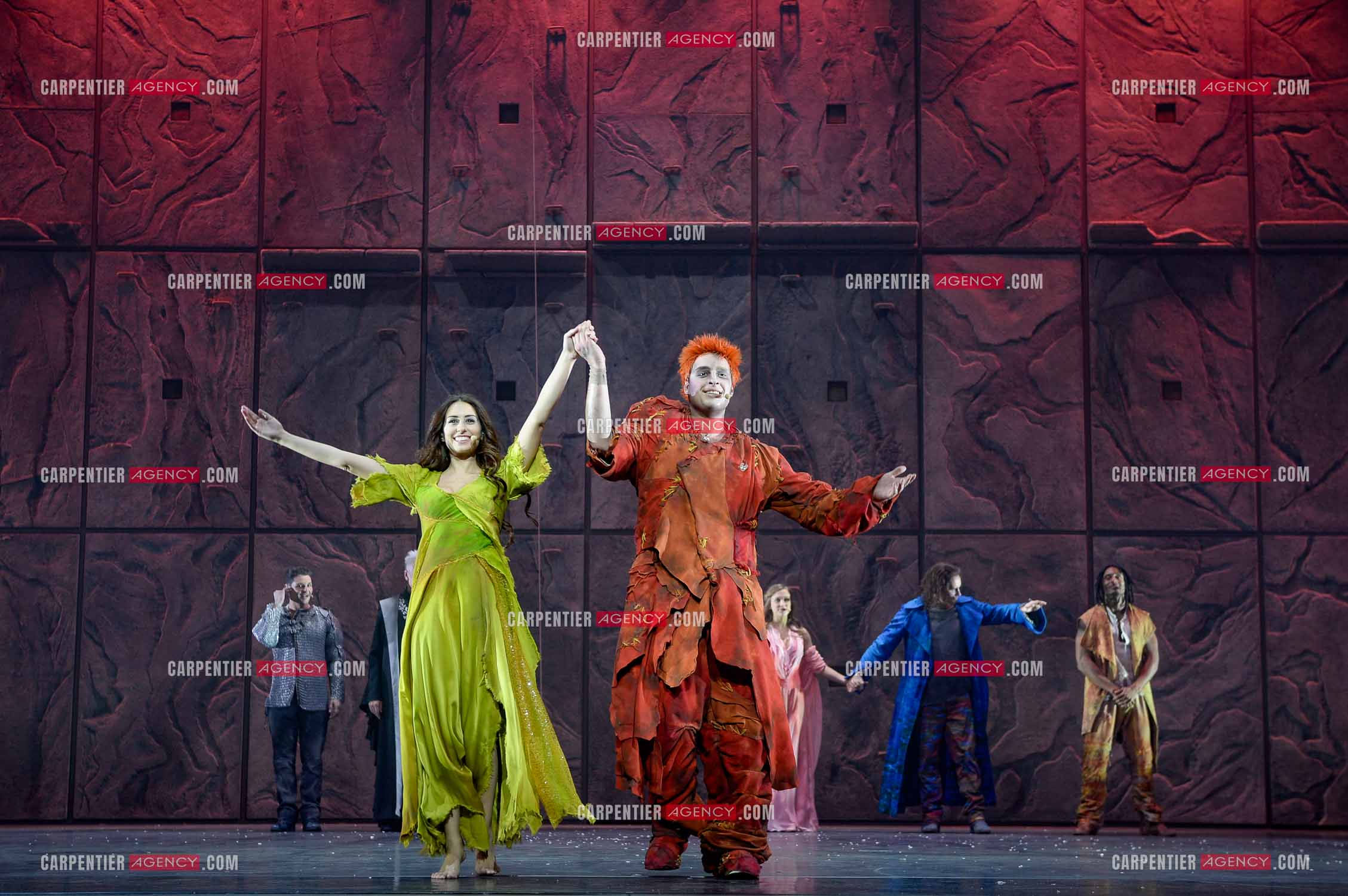 Nouvelle version 2016 pour la nouvelle troupe de la comédie musicale Notre Dame de Paris. Daniel Lavoie, Alyzée Lalande, Angelo Del Vecchio, Hiba Tawaji, Martin Giroux, Jay et Richard Charest.      ( Exclusif )