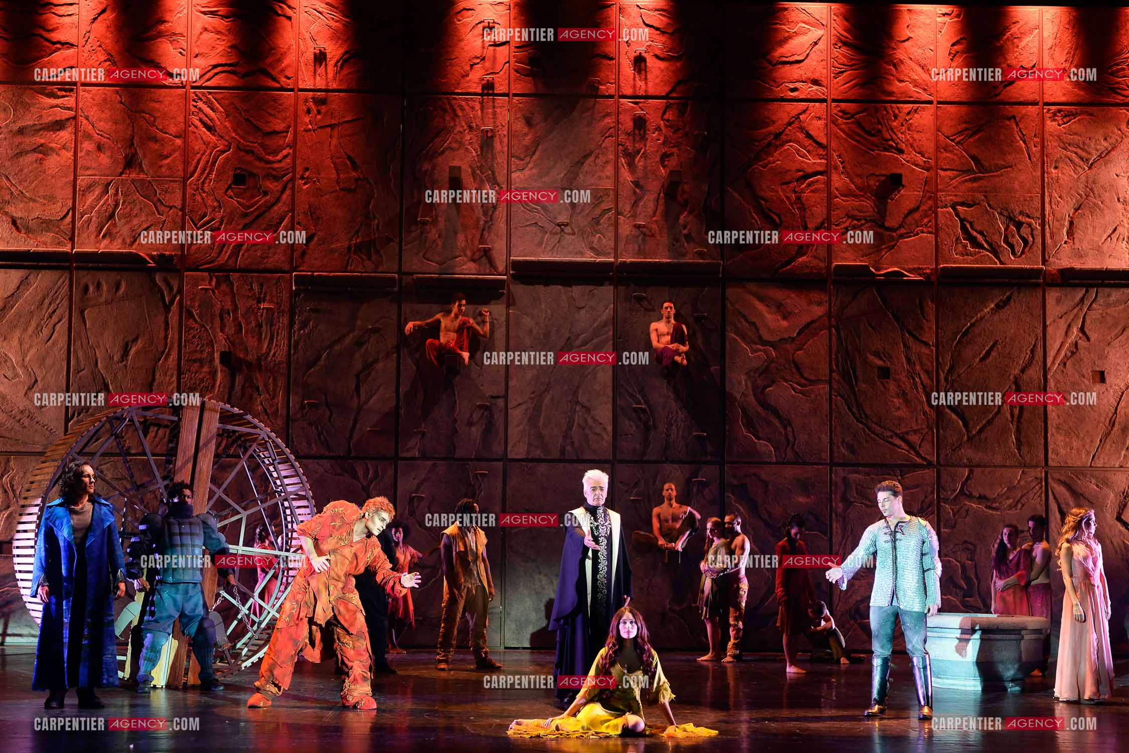 25 èm anniversaire de la comédie musicale Notre Dame de Paris.           Nouvelle  version depuis 2016. Tableau pour la chanson " Belle “ avec tous les artistes: Hiba Tawaji, Angelo Del Vecchio, Daniel Lavoie, Richard Charest, Alyzée Lalande, Martin Giroux et Jay.       ( Exclusif )