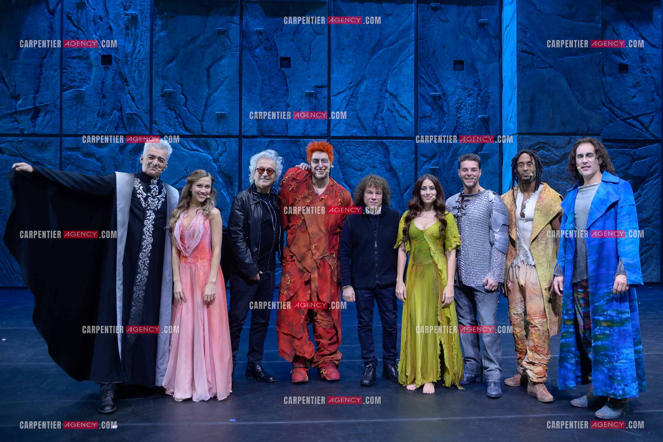 Nouvelle version 2016 pour la nouvelle troupe de la comédie musicale Notre Dame de Paris. Autour des auteurs Luc Plamondon et Richard Cocciante, Daniel Lavoie, Alyzée Lalande, Angelo Del Vecchio, Hiba Tawaji, Martin Giroux, Jay et Richard Charest.  ( Exclusif )