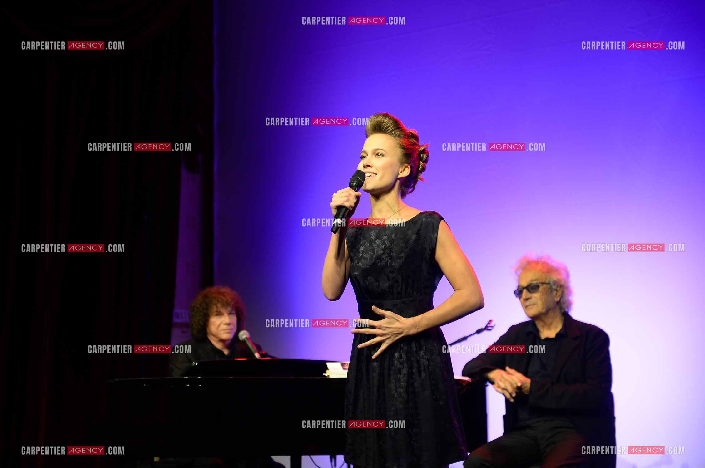 25 èm anniversaire de la comédie musicale Notre Dame de Paris. Nouvelle version depuis 2016. Sous les regards des deux auteurs Richard Cocciante et Luc Plamondon, Alyzée Lalande pour le rôle de Fleur de Lys.   ( Exclusif )