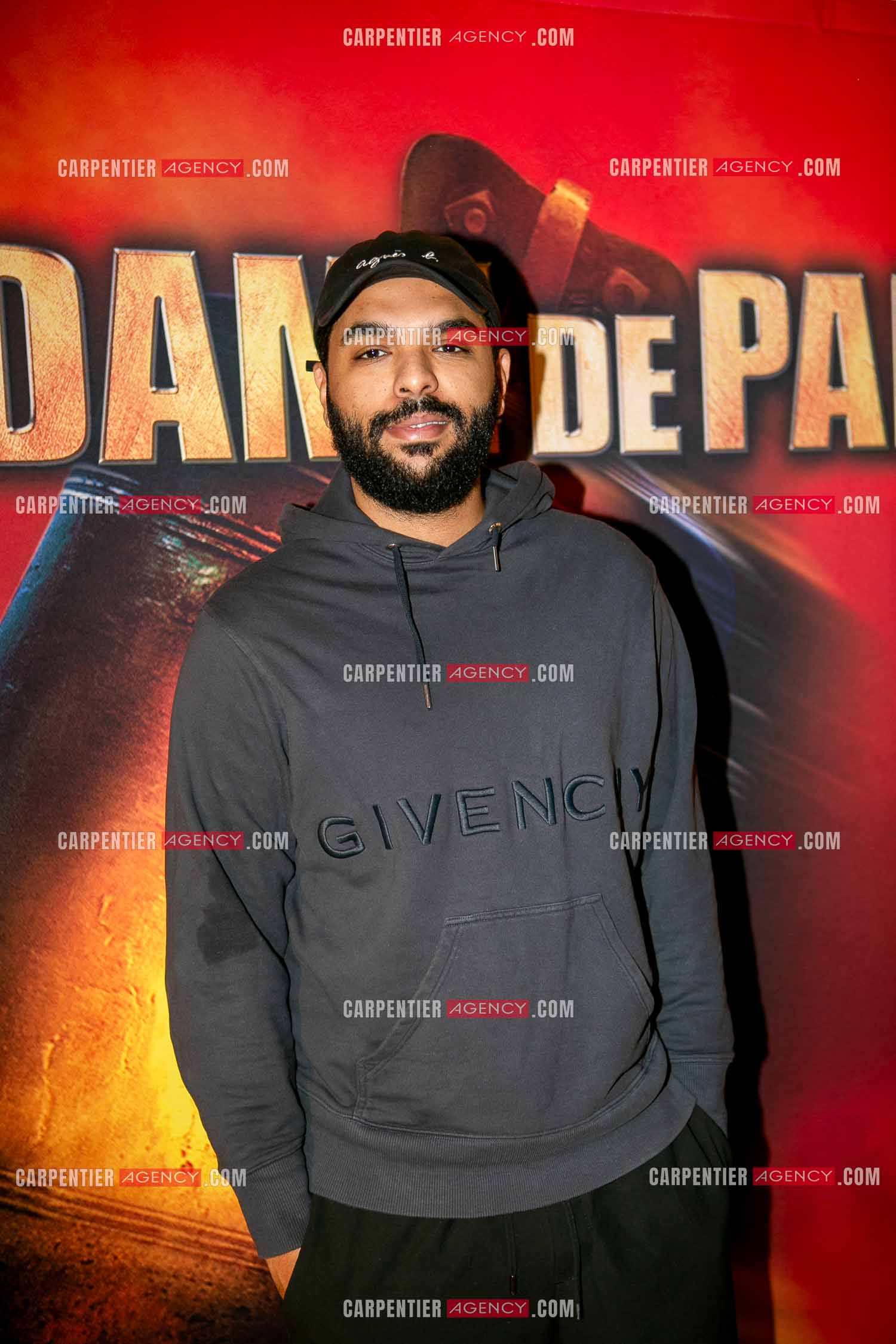 Générale de la comédie musicale Notre Dame de Paris au Palais des Congrés de Paris le 23 Nov 2023. L'humoriste Azedine Bendjilali.