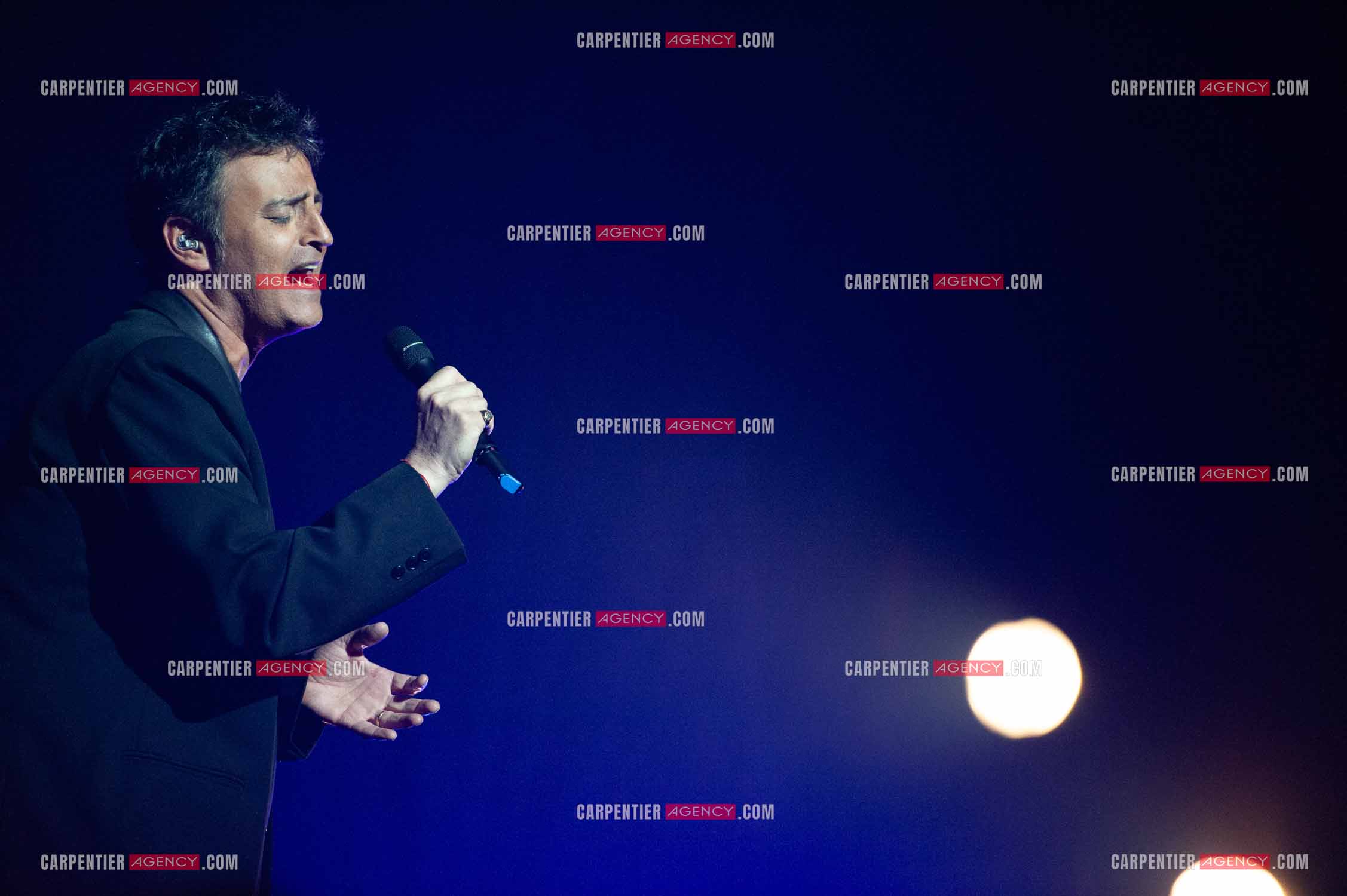 Le chanteur Phil Barney connu pour son tube “ Un enfant de toi “ dans la tournée RFM LOVE 80 au Zénith de Paris en 2010.      ( Exclusif )