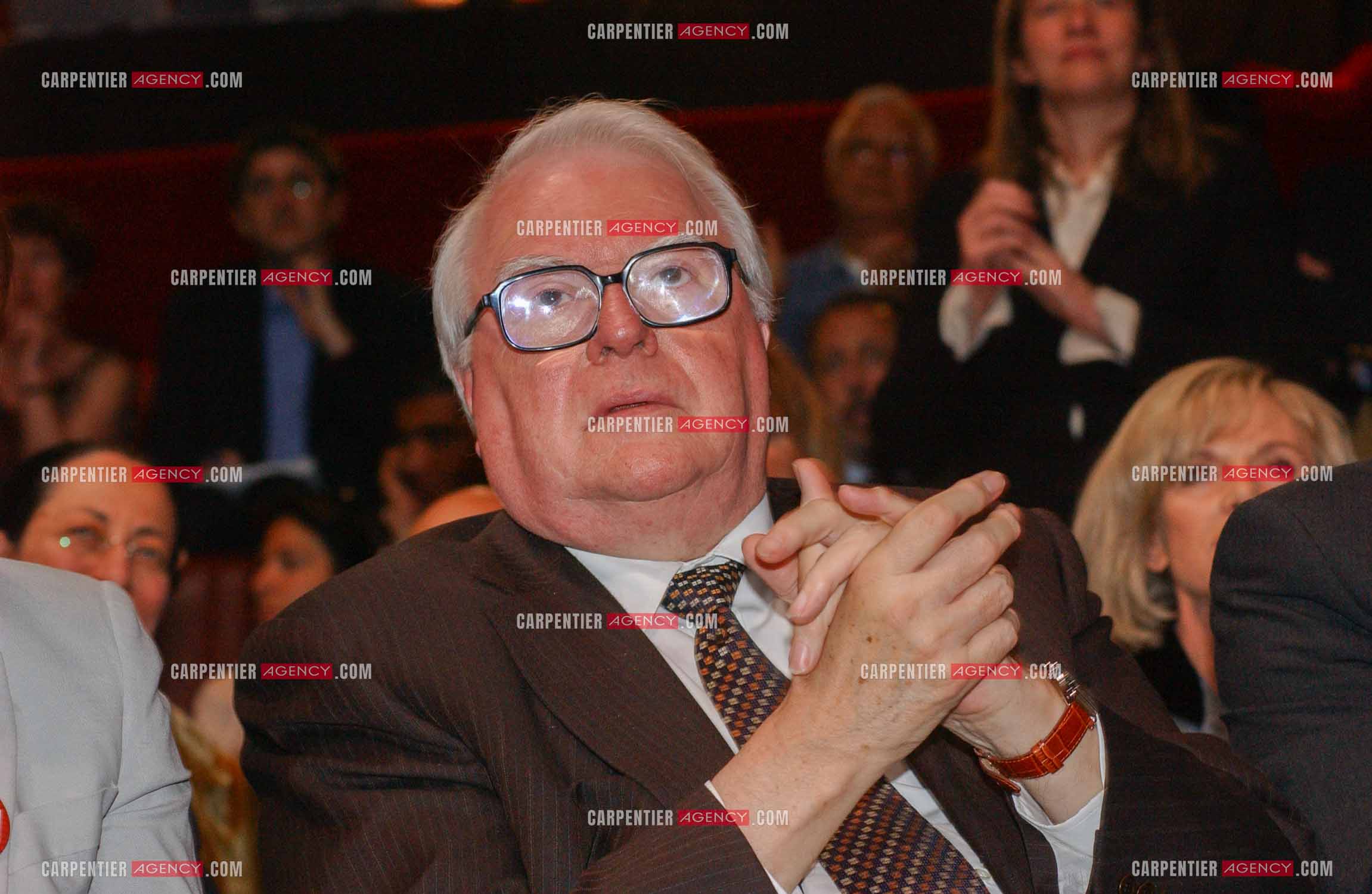 Grand meeting " OUI A L'EUROPE SOCIALE “ à Paris réunissant la Gauche le 18 Mai 2005. Le ministre Pierre Mauroy. 