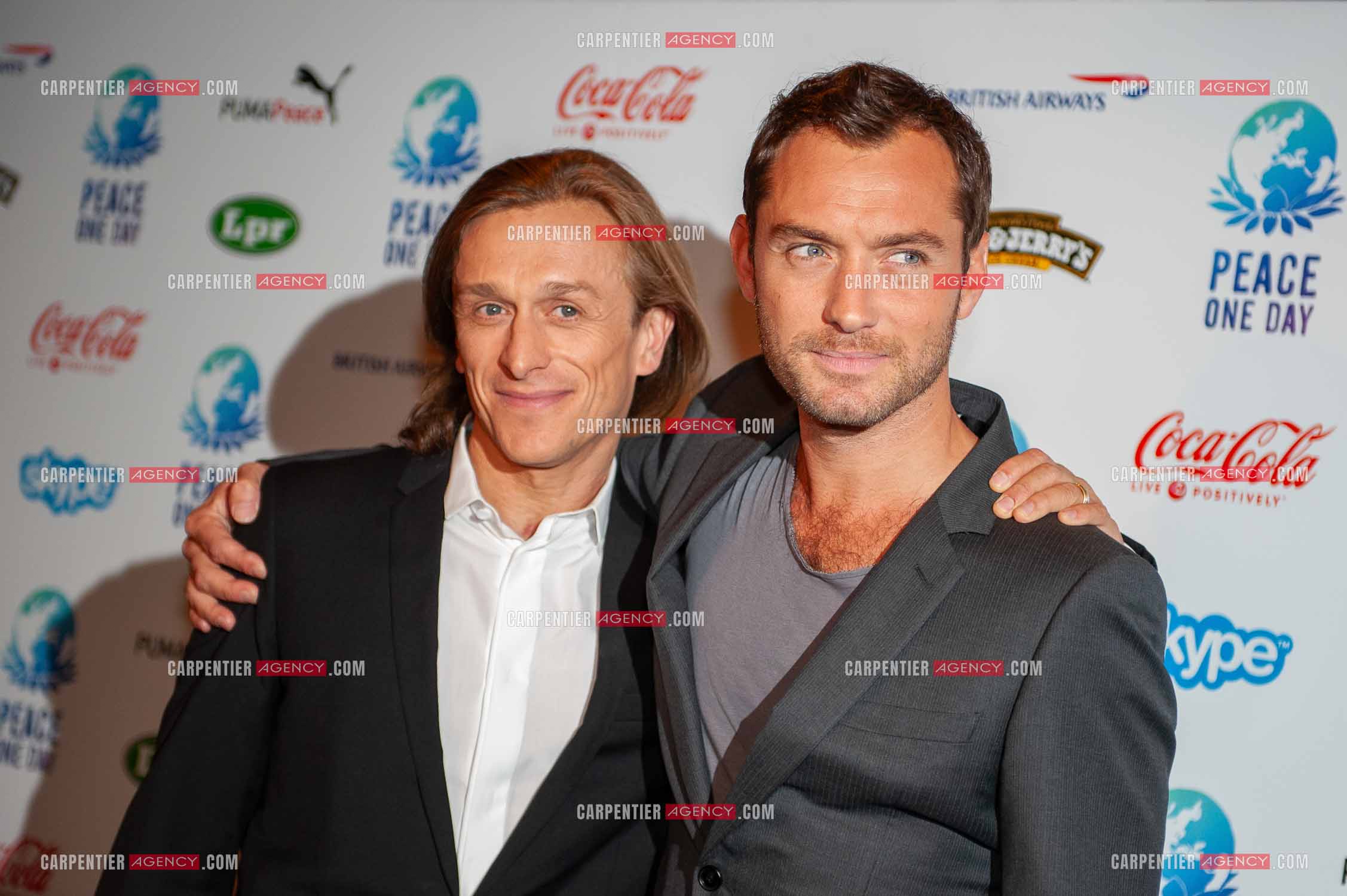 Concert au Zénith de Paris donné pour la journée internationale de la paix. Le fondateur de “ PEACE ONE DAY “ Jeremy Gilley et l'acteur Jude Law.    ( Exclusif )