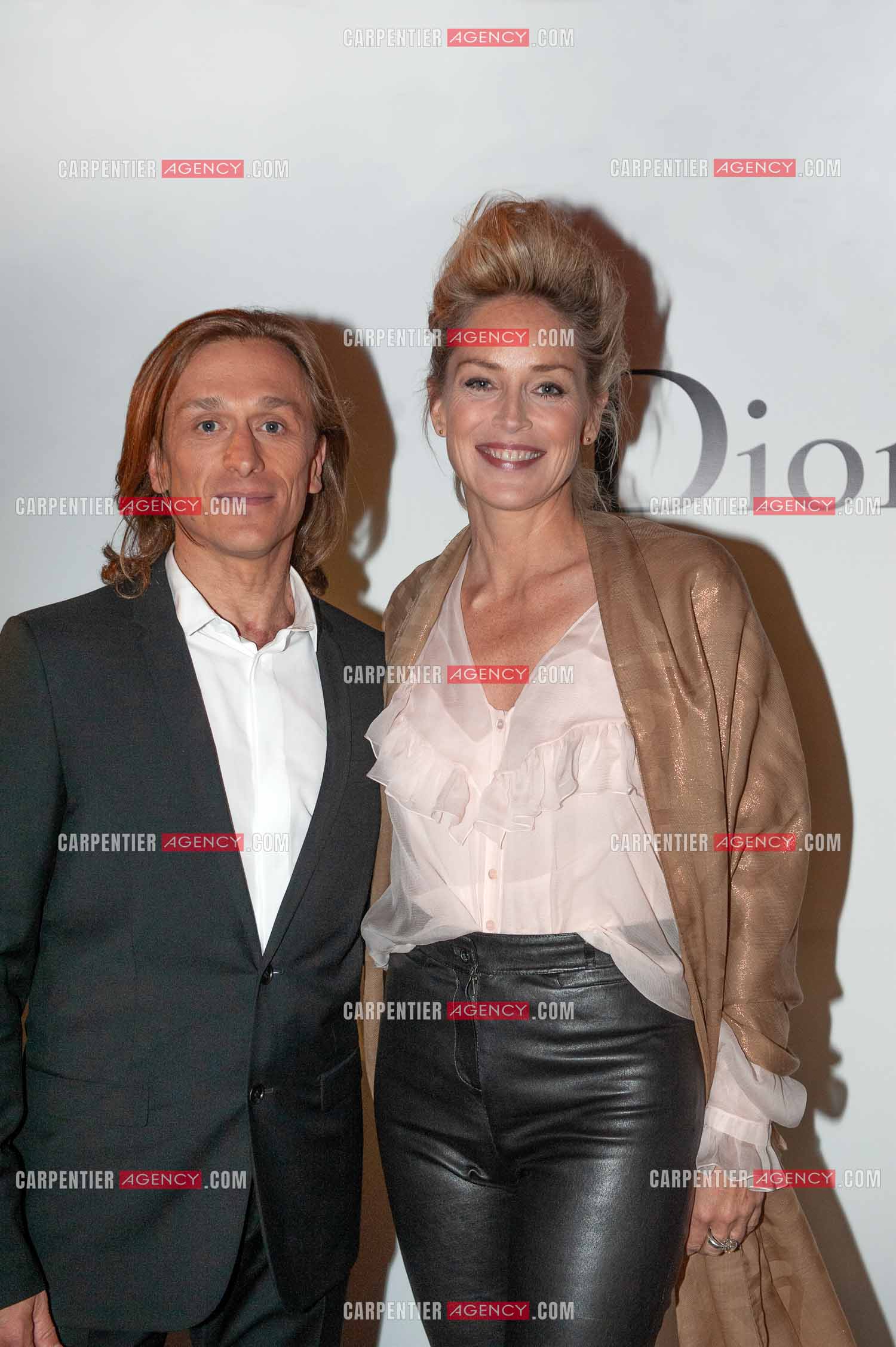 Concert au Zénith de Paris donné pour la journée internationale de la paix. Le fondateur de “ PEACE ONE DAY “ l'acteur Jeremy Gilley et l'actrice Américaine Sharon Stone.  ( Exclusif )