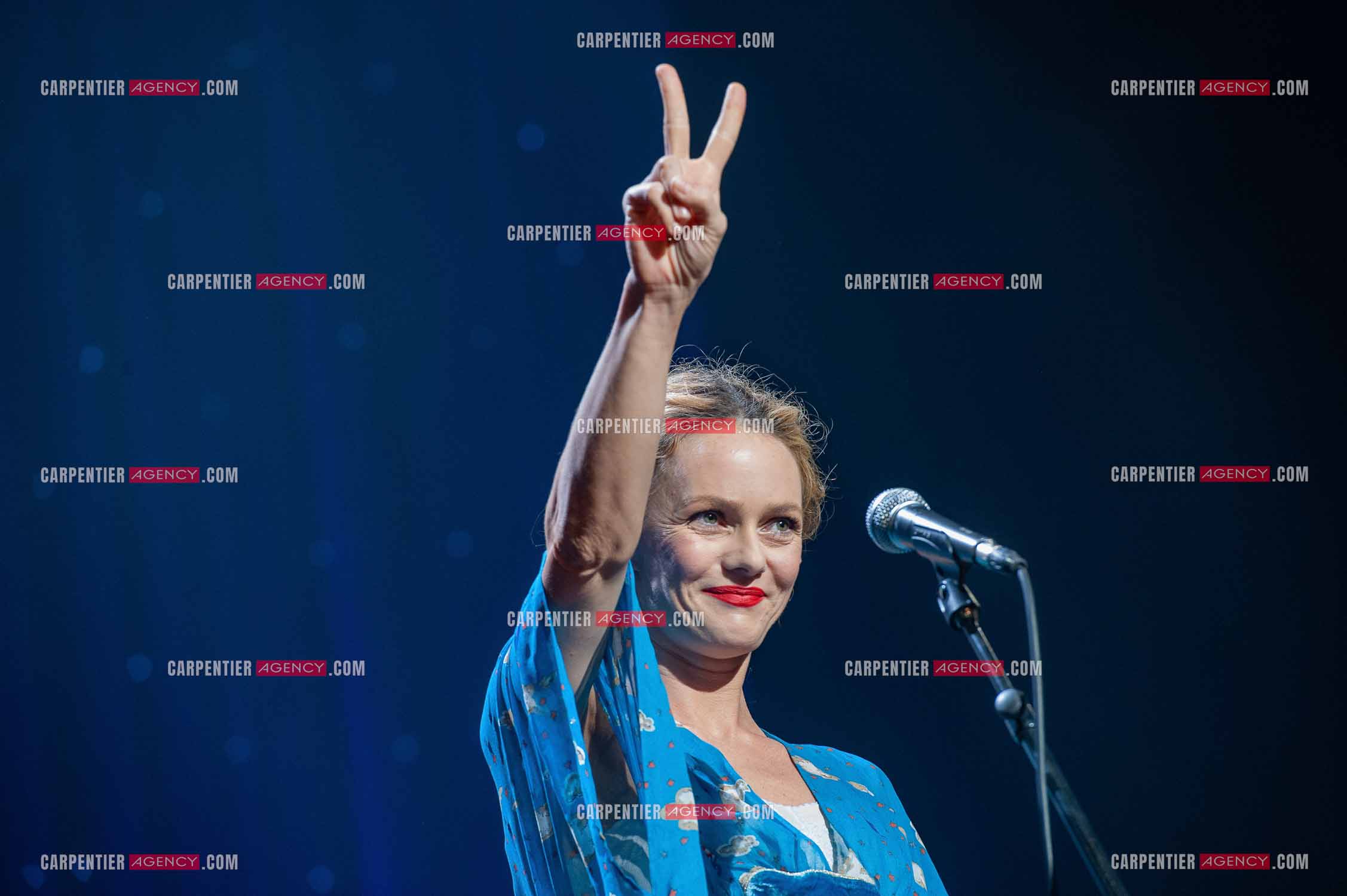 Concert au Zénith de Paris donné pour la journée internationale de la paix. La chanteuse Vanessa Paradis.                                           ( Exclusif )