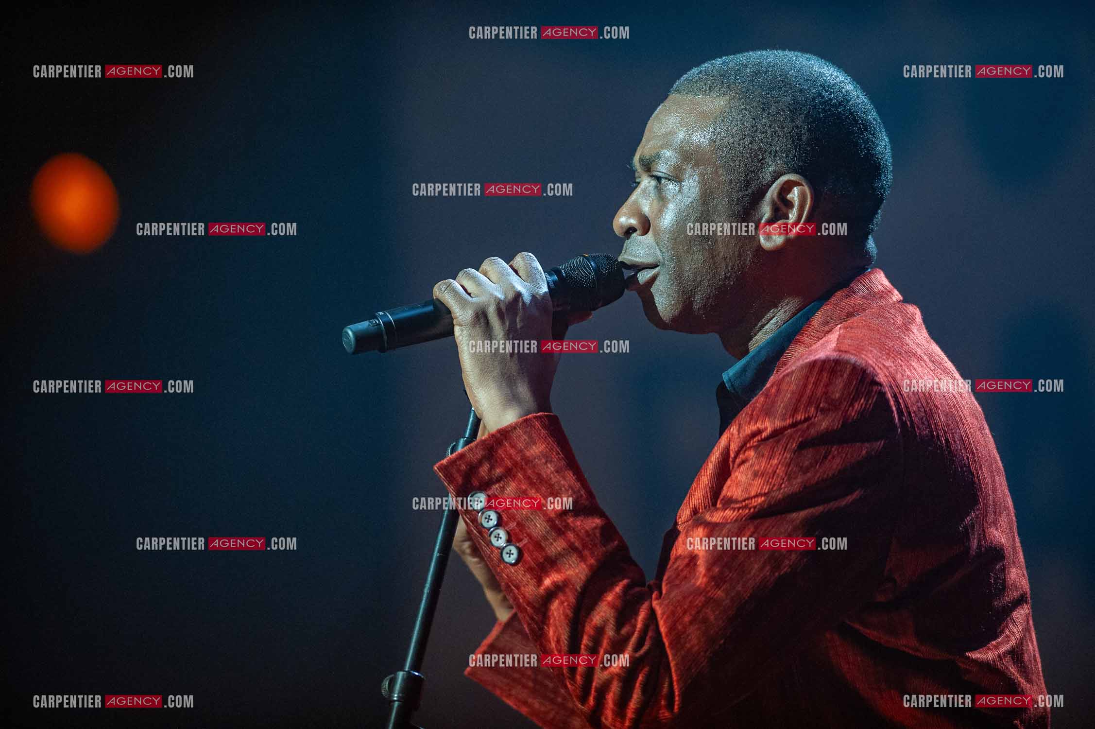 Concert au Zénith de Paris donné pour la journée internationale de la paix. Le chanteur Sénégalais Youssou N'Dour.                                           ( Exclusif )