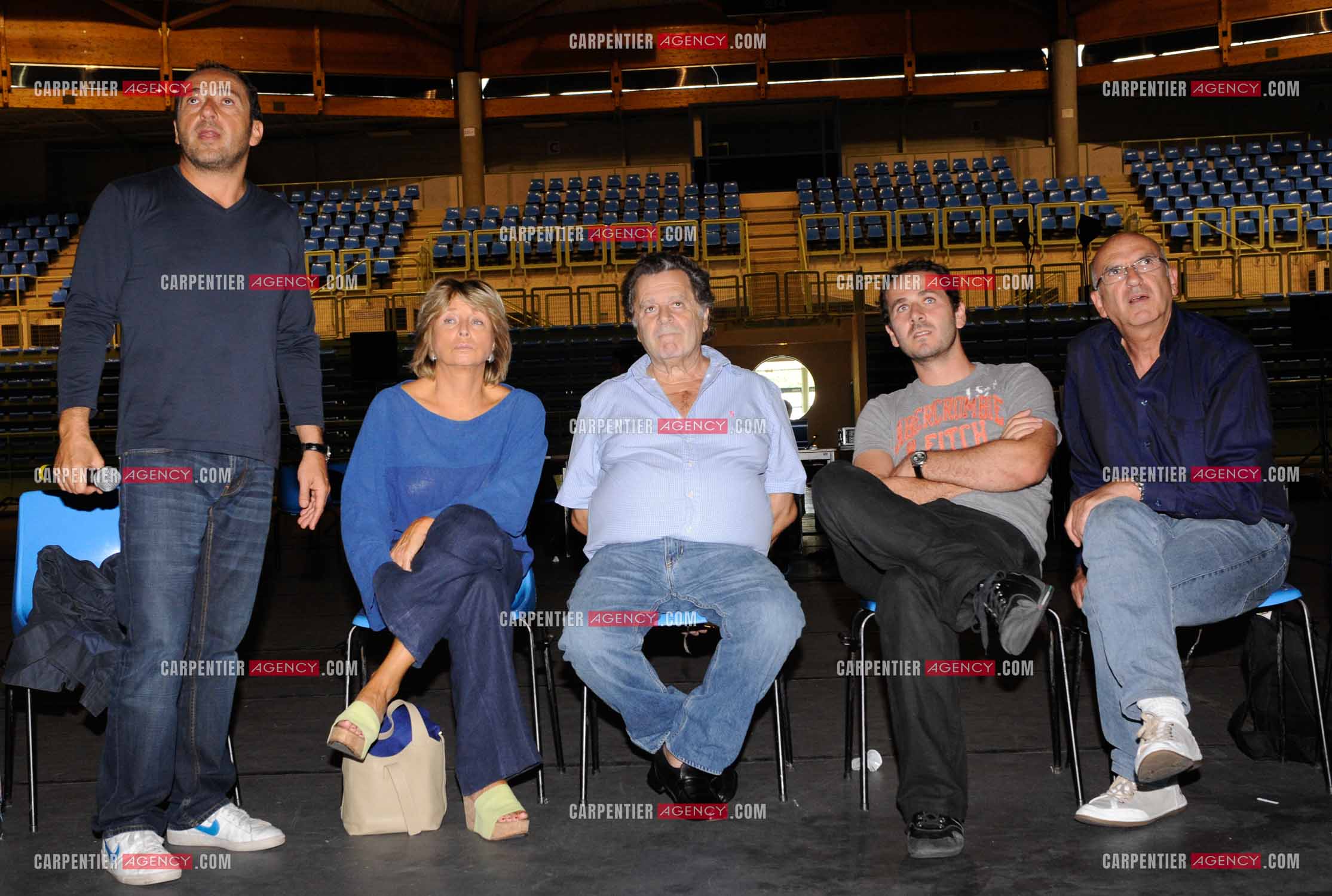 Lors des répétitions de la comédie musicale " Rabbi Jacob “, Patrick Timsit, Danièle Thompson, les producteurs Charles et Nicolas Talar et le décorateur Charlie Mangel.  ( Exclusif )