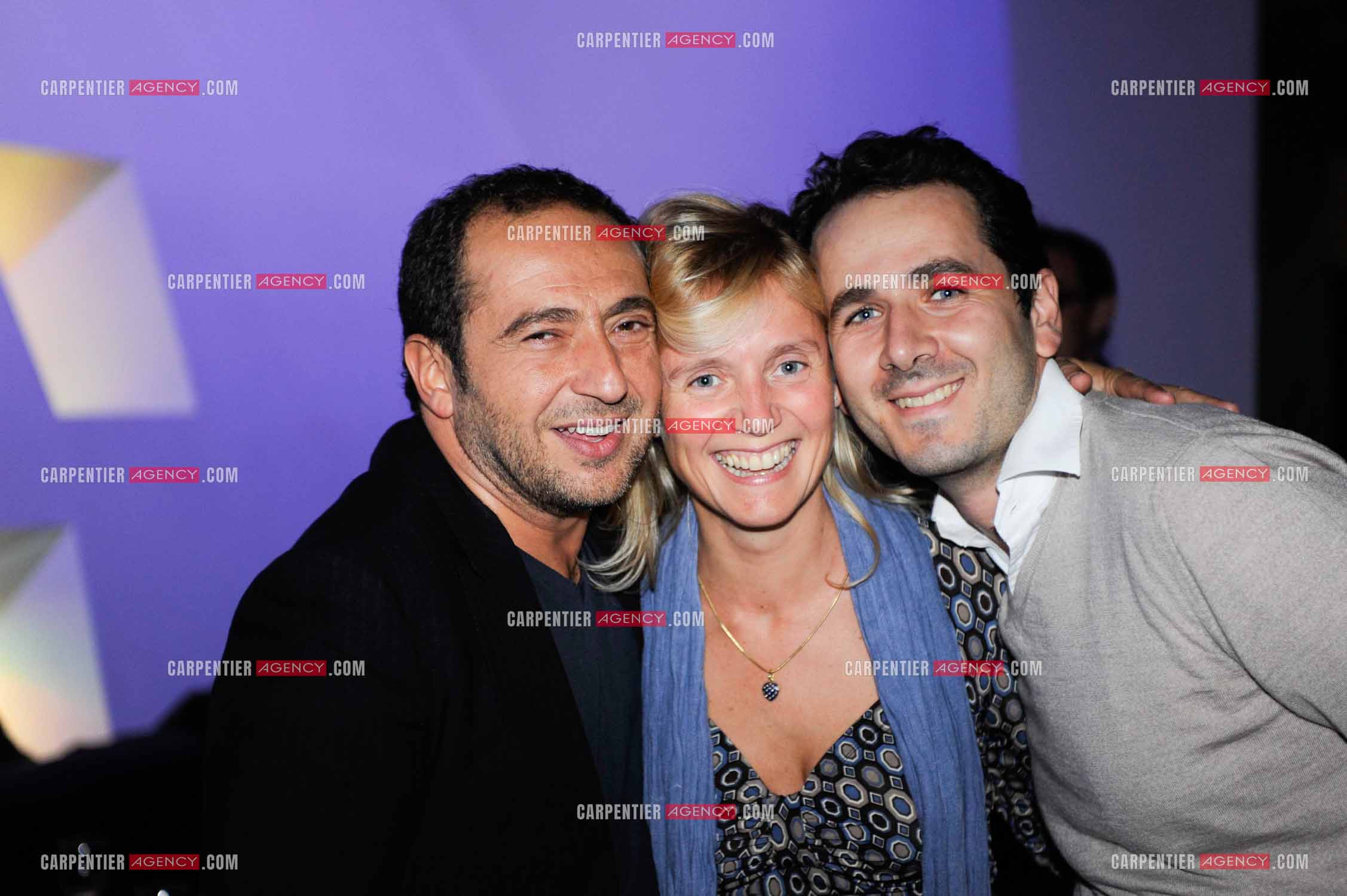 La productrice Isabelle Roche entourée de Patrick Timsit et du producteur Nicolas Talar.   ( Exclusif )