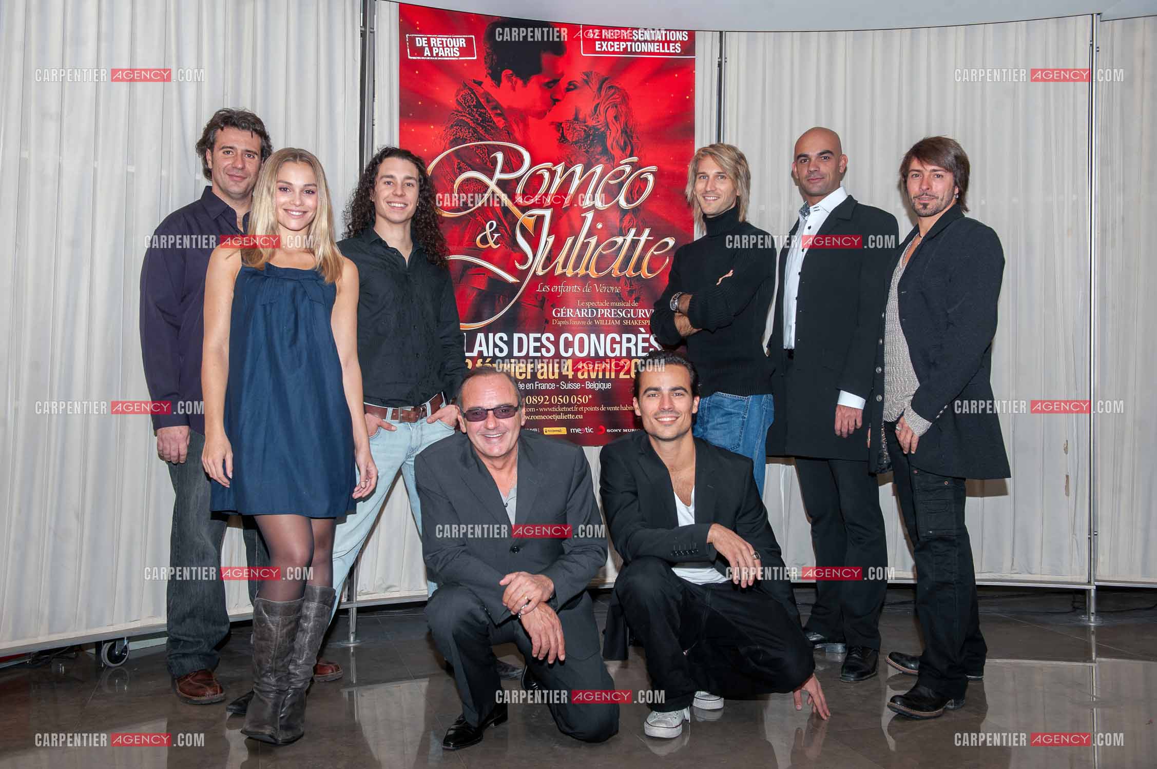 L'auteur Gérard Presgurvic présente sa nouvelle troupe d'artistes pour interprèter la comédie musicale “ Roméo et Juliette “ version 2010. Autour de Gérard Presgurvic, Joy Esther pour le rôle de Juliette, Frederic Charter pour le rôle du Père Laurent, John Eyzen pour le rôle de Mercutio, Cyril Niccolai pour le rôle de Benvolio, Stéphane Métro pour le rôle du Prince de Vérone, Tom Ross pour le rôle de Tybalt et Damien Sargue pour le rôle de Roméo.          ( Exclusif )