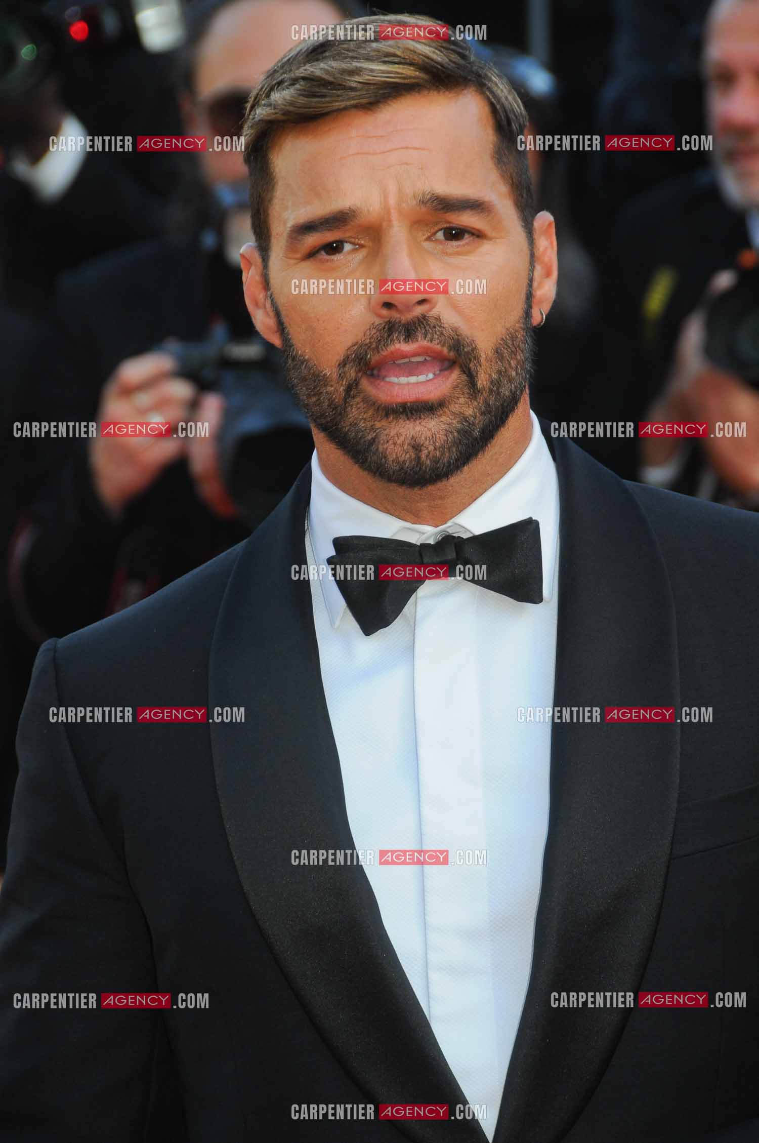 Pour le 9 èm jour du Festival de Cannes, le chanteur Ricky Martin monte les marches pour la projection en avant-première mondiale du film “ Elvis “.