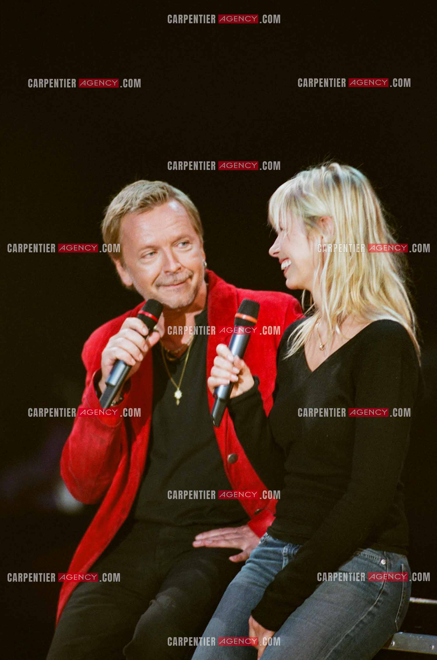 Le chanteur Renaud Séchan et sa femme Romane Serda en concert pour les 20 ans du Zénith de Paris.