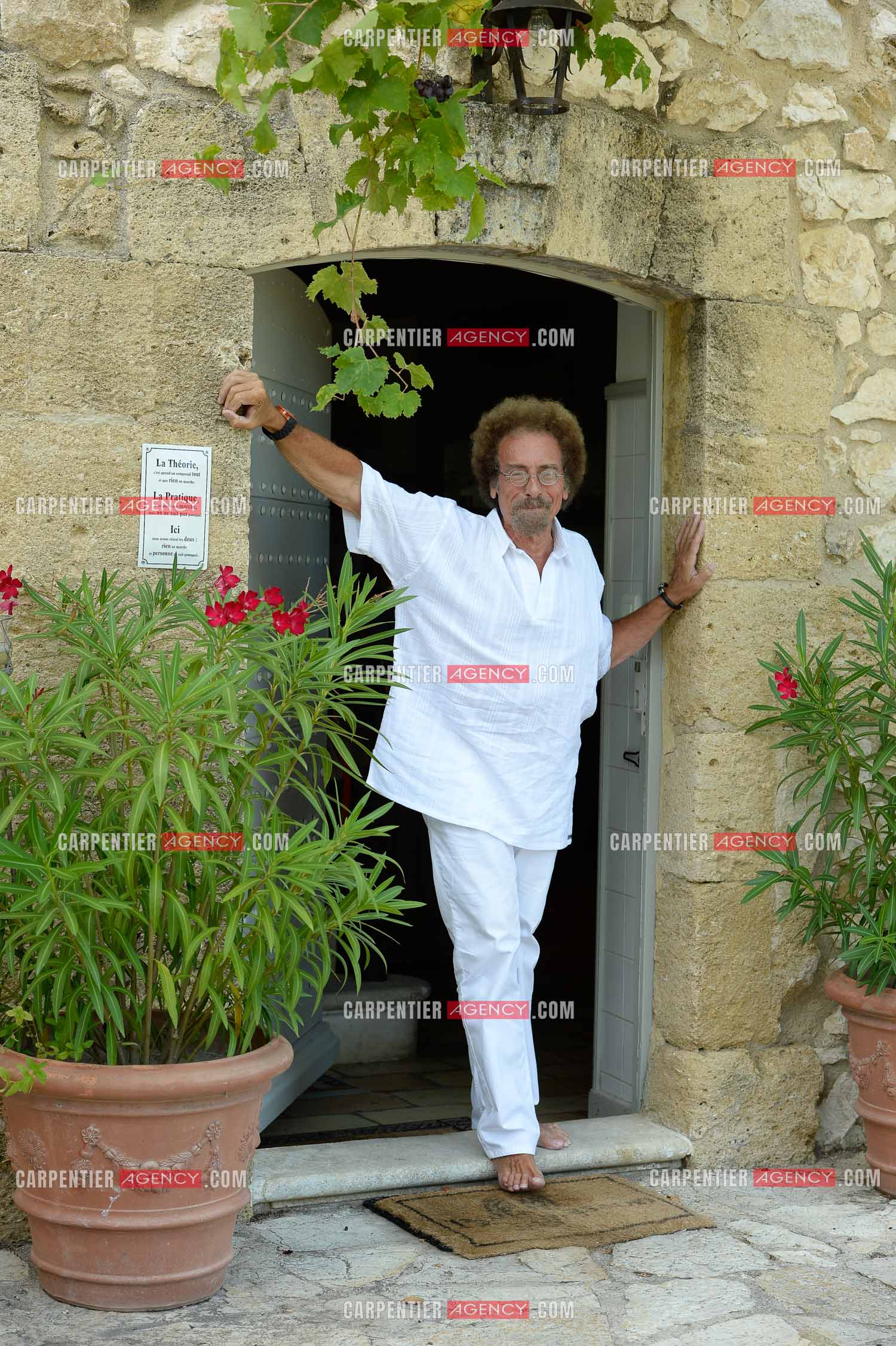 Jean Schultheis et sa femme sophie chez eux a Cavaillon le 12 Aout 2014.