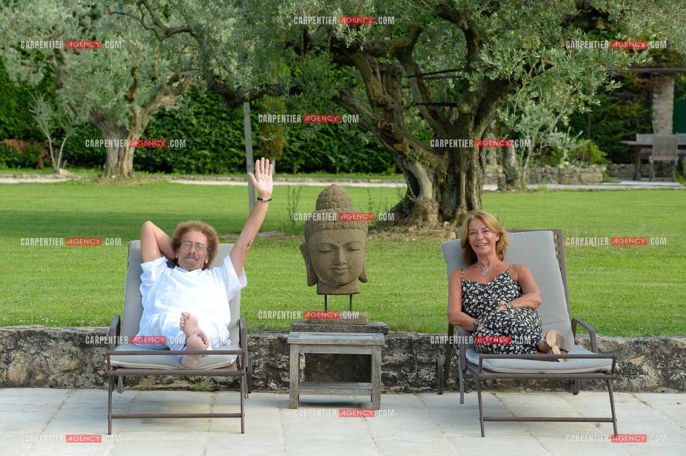 Jean Schultheis et sa femme sophie chez eux a Cavaillon le 12 Aout 2014.