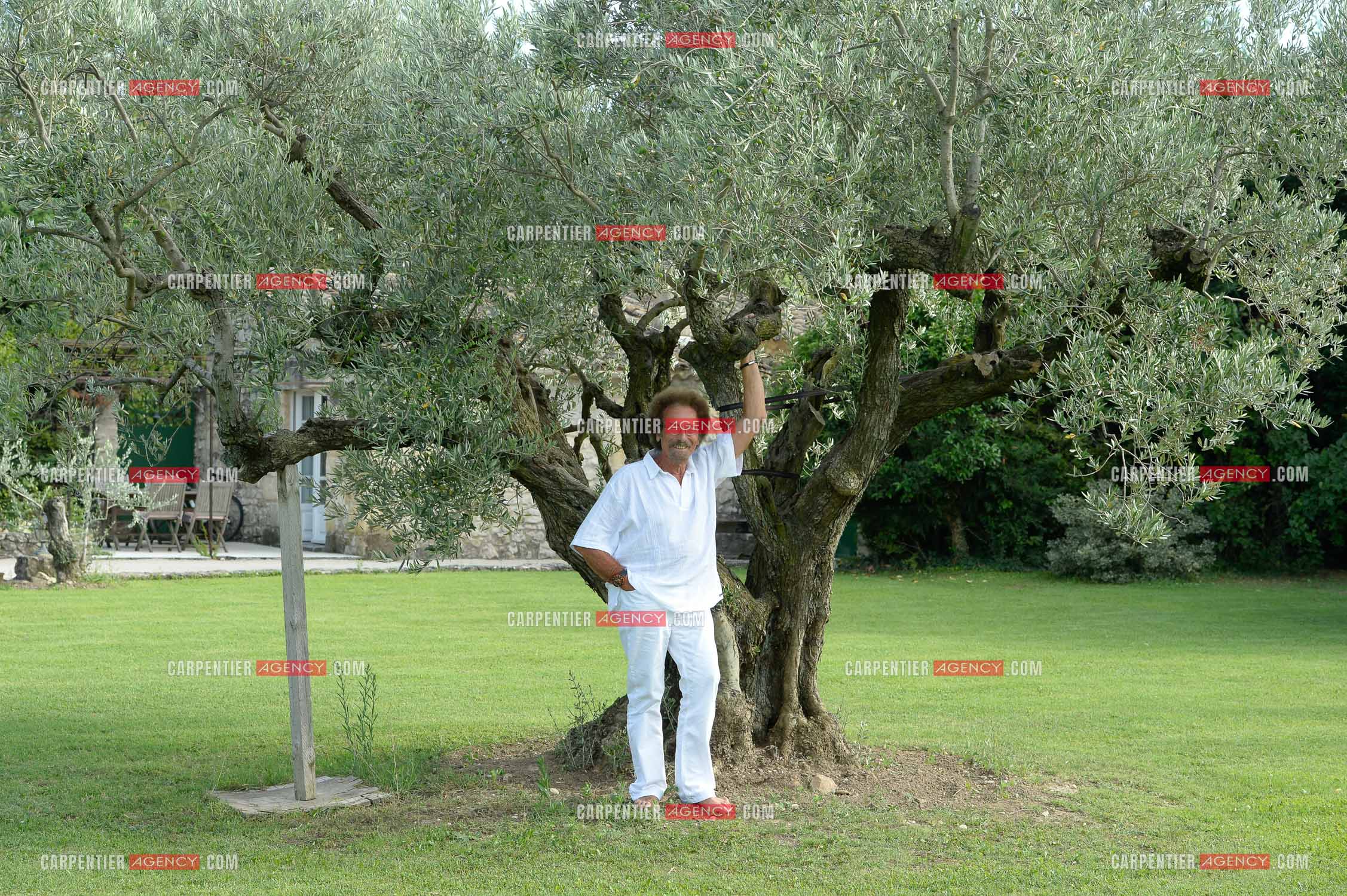 Jean Schultheis et sa femme sophie chez eux a Cavaillon le 12 Aout 2014.