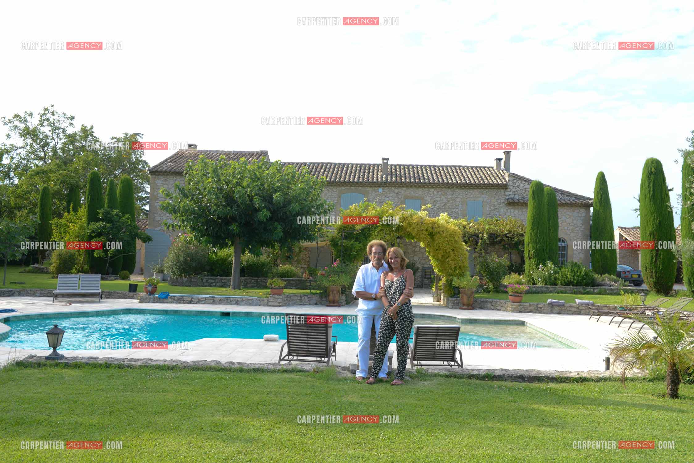 Jean Schultheis et sa femme sophie chez eux a Cavaillon le 12 Aout 2014.