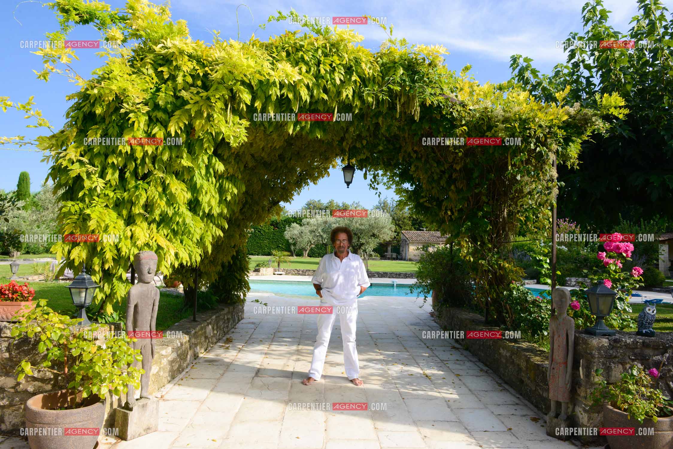 Jean Schultheis et sa femme sophie chez eux a Cavaillon le 12 Aout 2014.