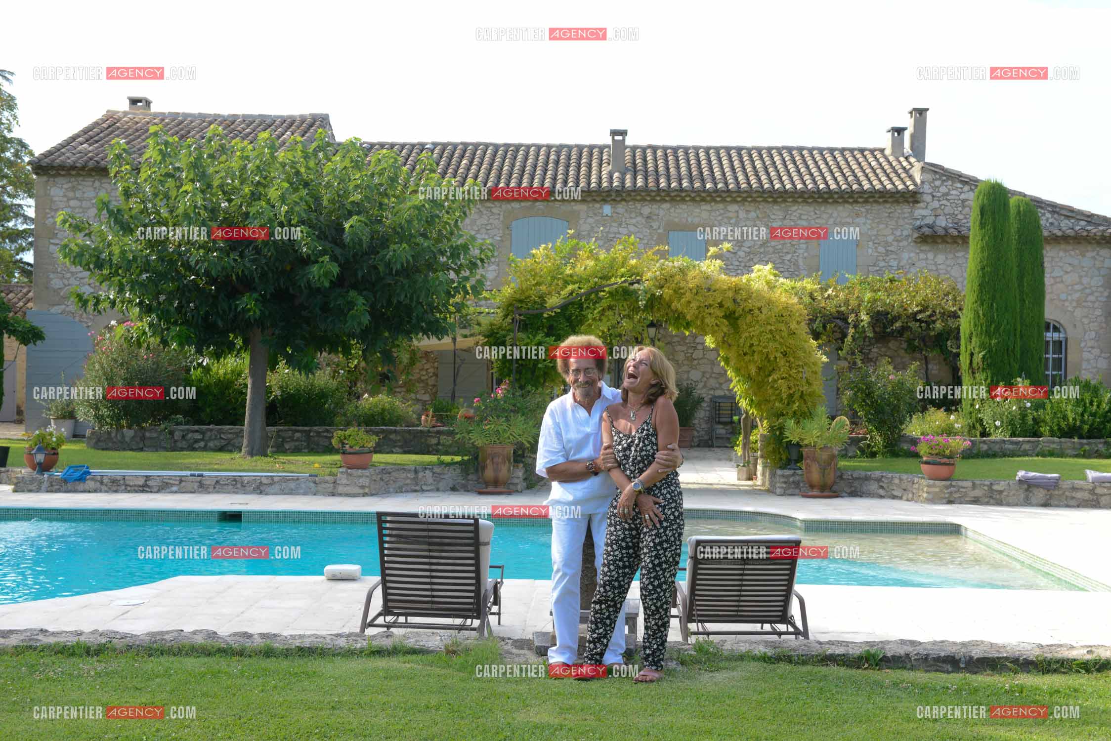 Jean Schultheis et sa femme sophie chez eux a Cavaillon le 12 Aout 2014.