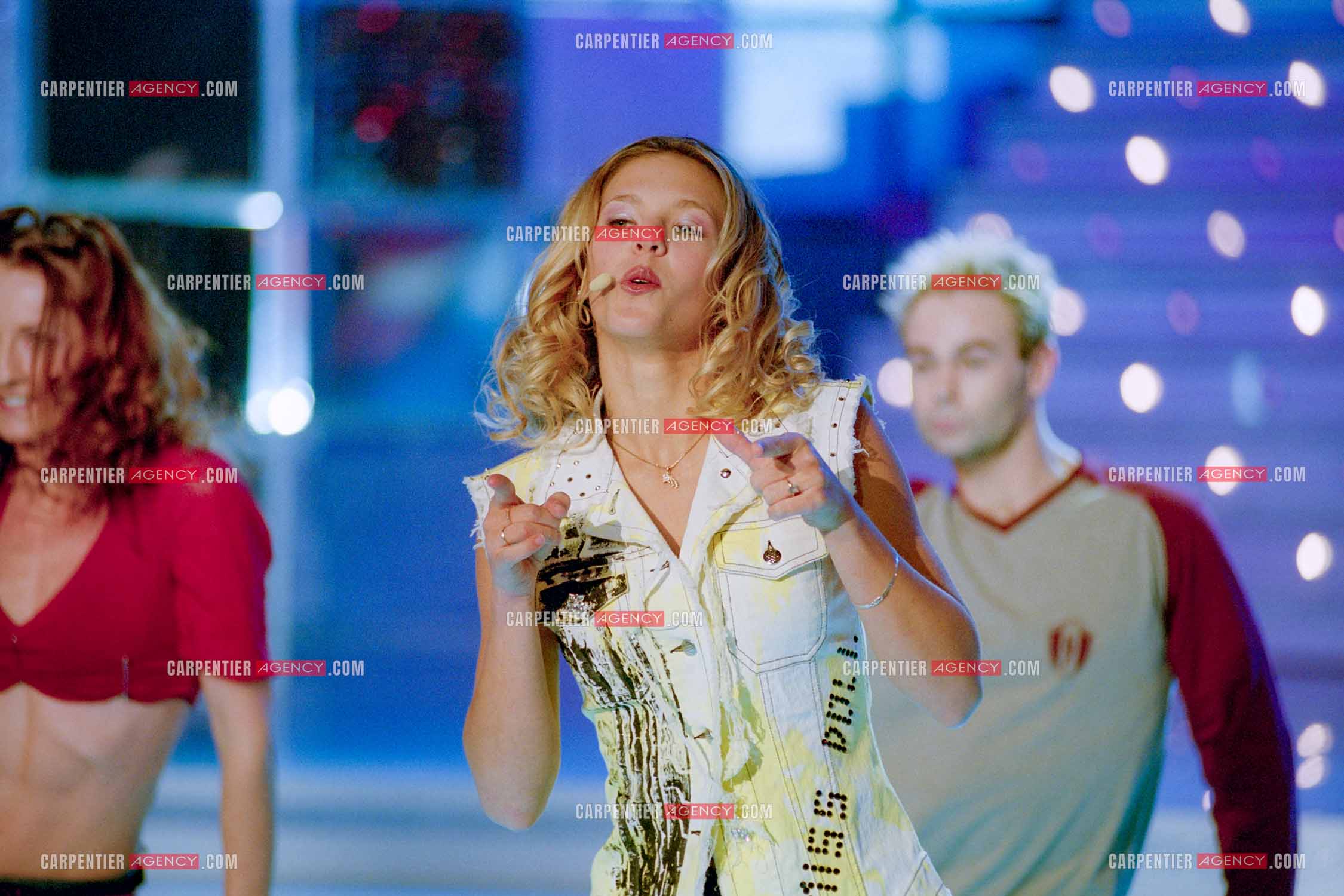 La chanteuse Lorie Pester lors de l'émission Hit Machine en 1997.  ( Exclusif )