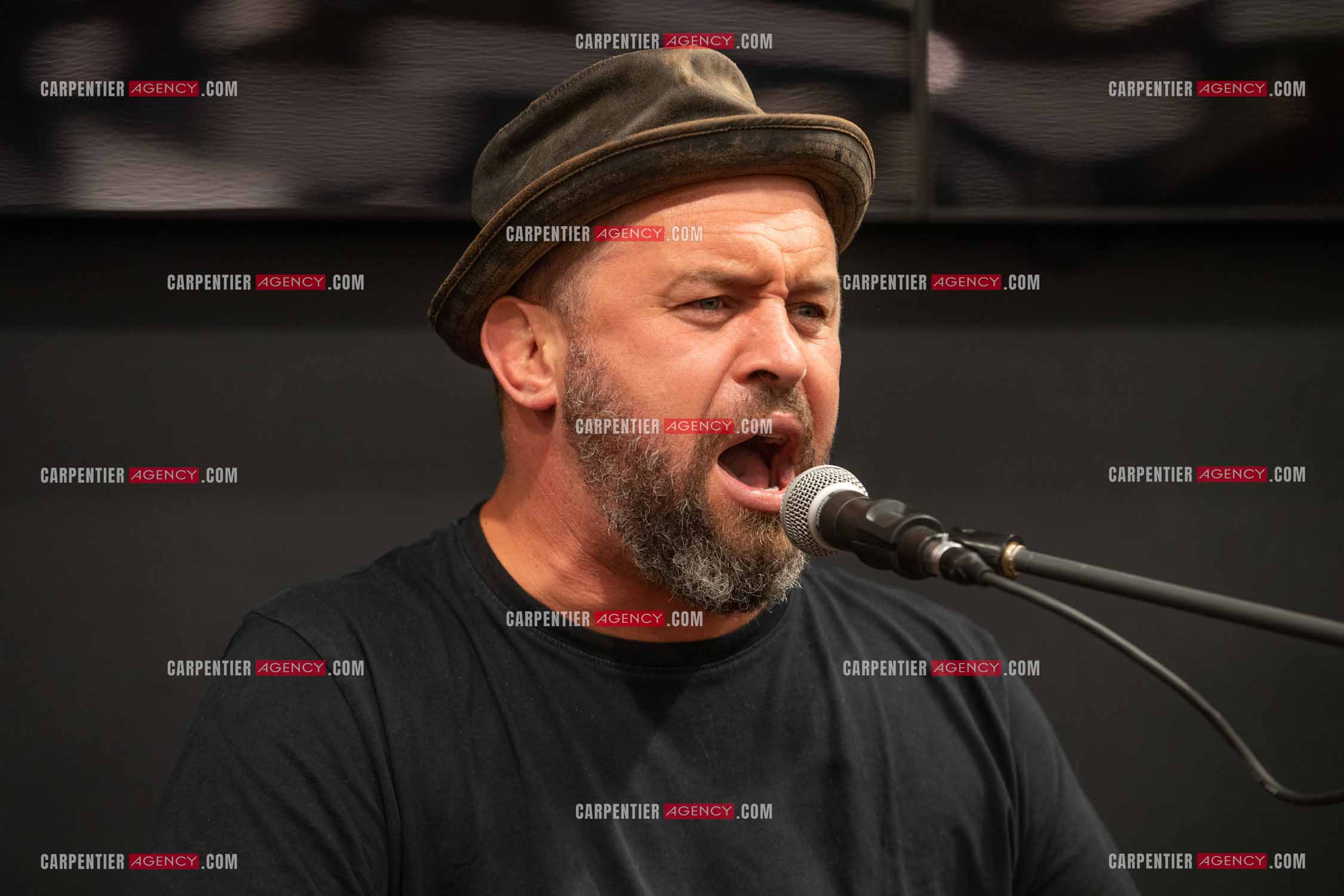 Le finaliste de The Voice saison 2022 Mister Mat de son vrai nom Mathieu Guillou lors de son Showcase au magasin Cultura de Toulon la Valette.    ( Exclusif )