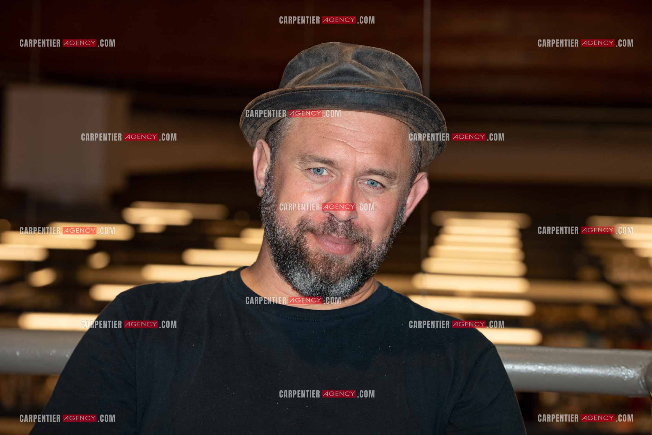 Le finaliste de The Voice saison 2022 Mister Mat de son vrai nom Mathieu Guillou lors de son Showcase au magasin Cultura de Toulon la Valette.    ( Exclusif )