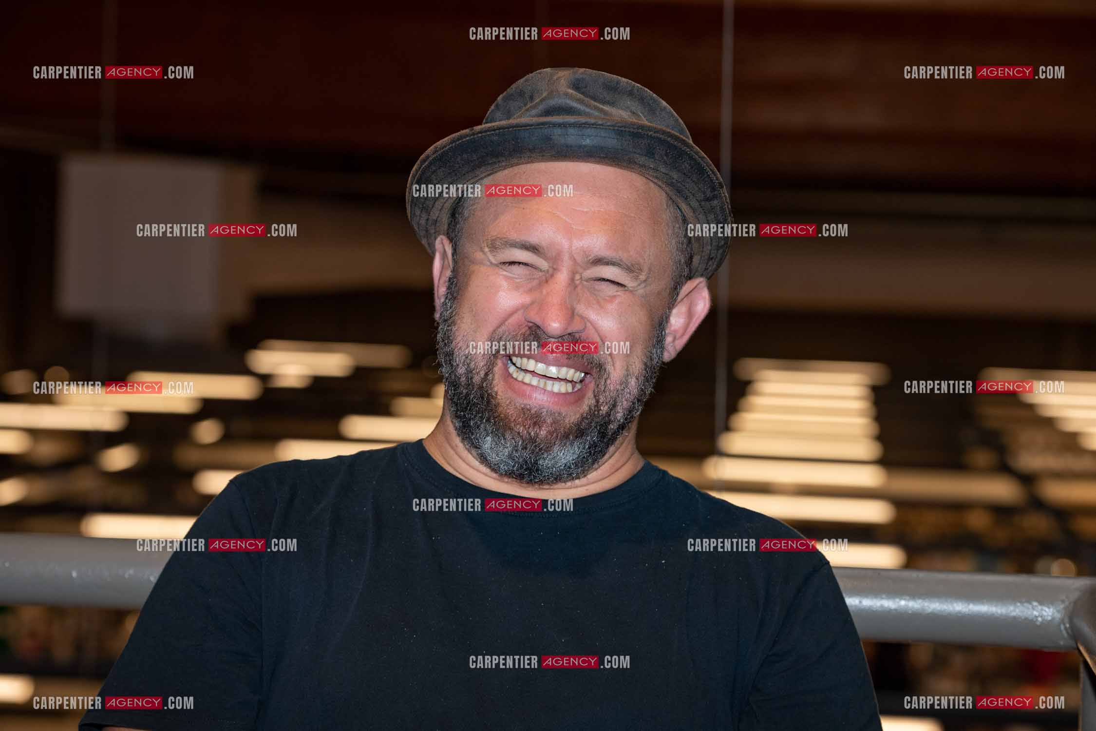 Le finaliste de The Voice saison 2022 Mister Mat de son vrai nom Mathieu Guillou lors de son Showcase au magasin Cultura de Toulon la Valette.    ( Exclusif )