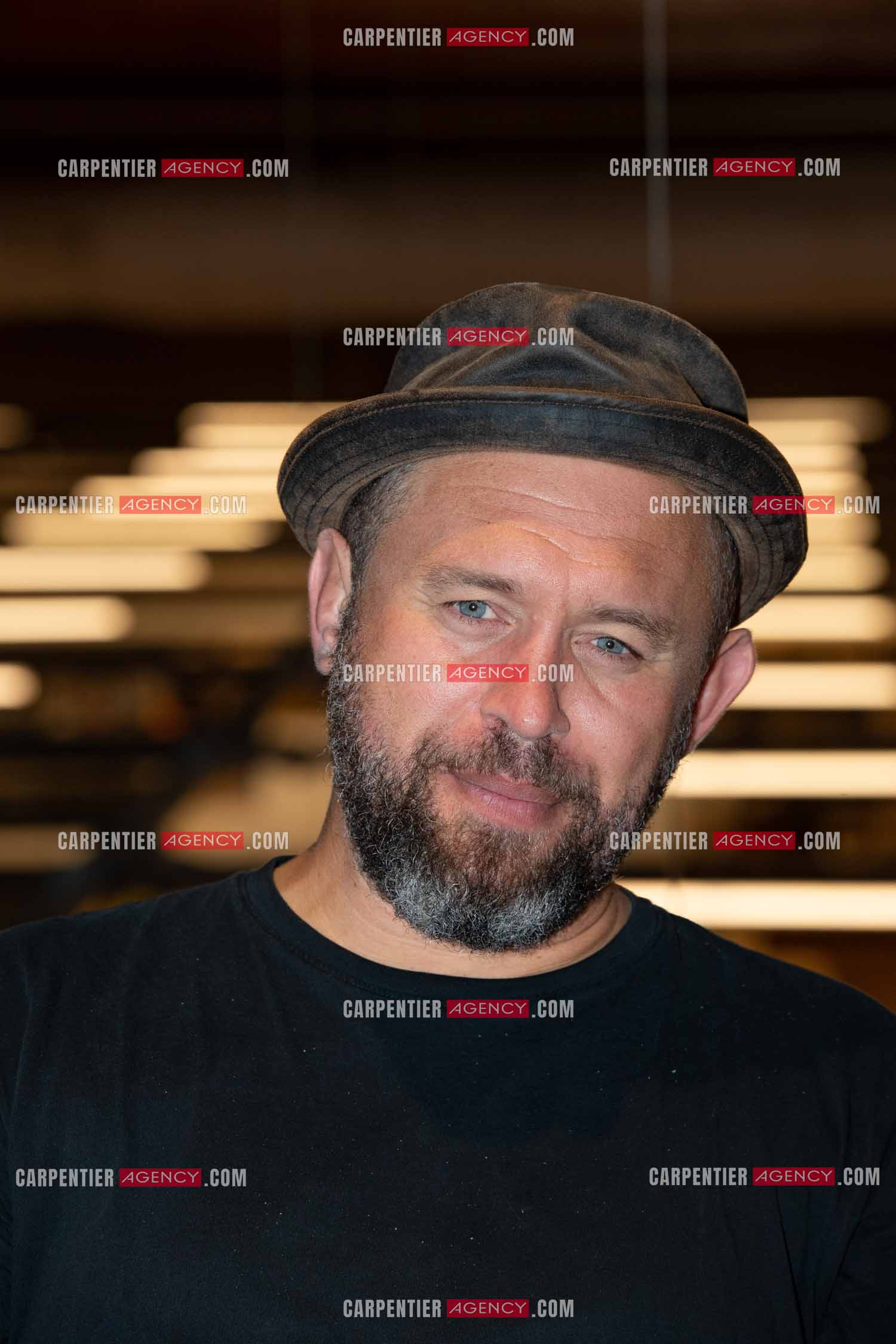 Le finaliste de The Voice saison 2022 Mister Mat de son vrai nom Mathieu Guillou lors de son Showcase au magasin Cultura de Toulon la Valette.    ( Exclusif )