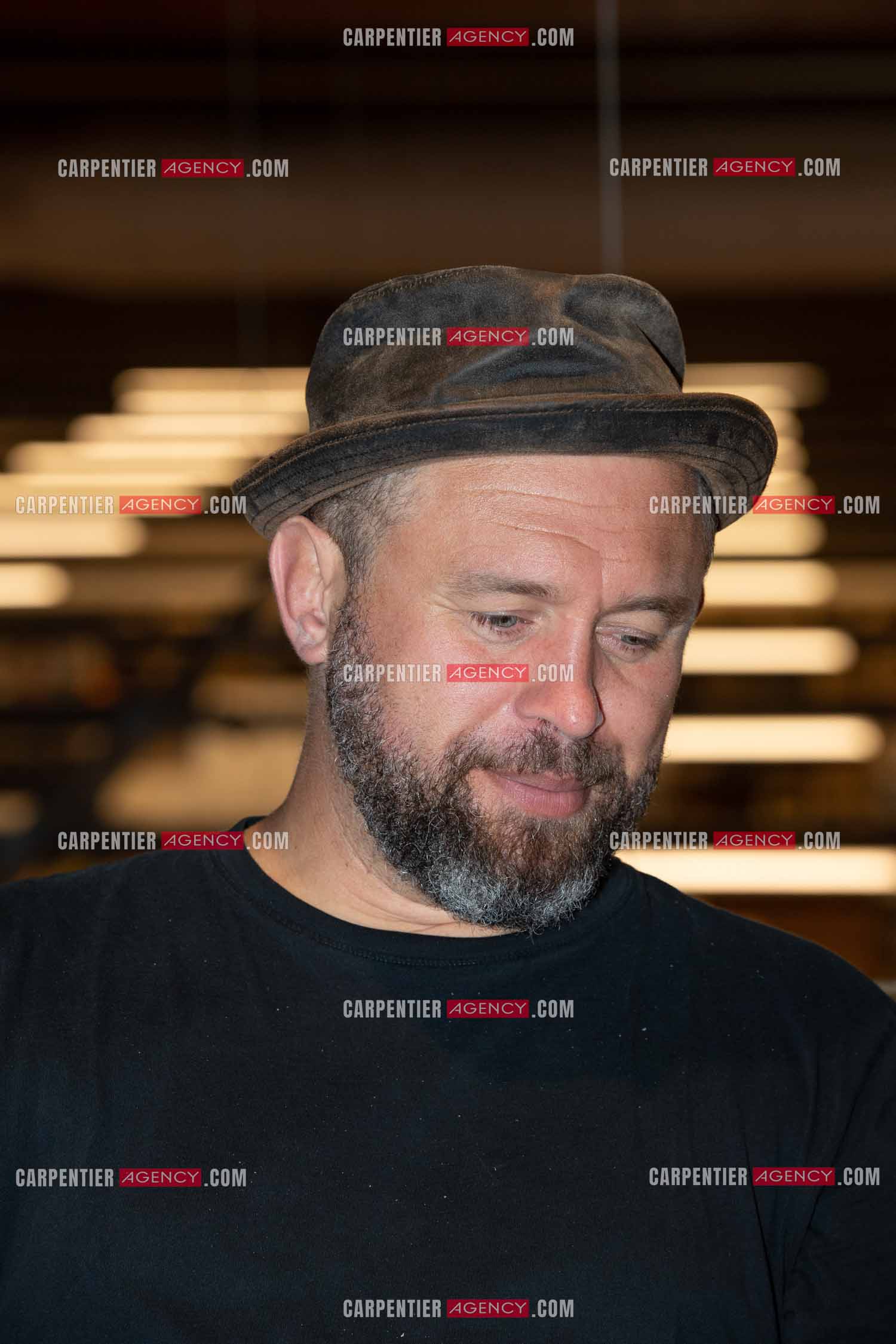 Le finaliste de The Voice saison 2022 Mister Mat de son vrai nom Mathieu Guillou lors de son Showcase au magasin Cultura de Toulon la Valette.    ( Exclusif )