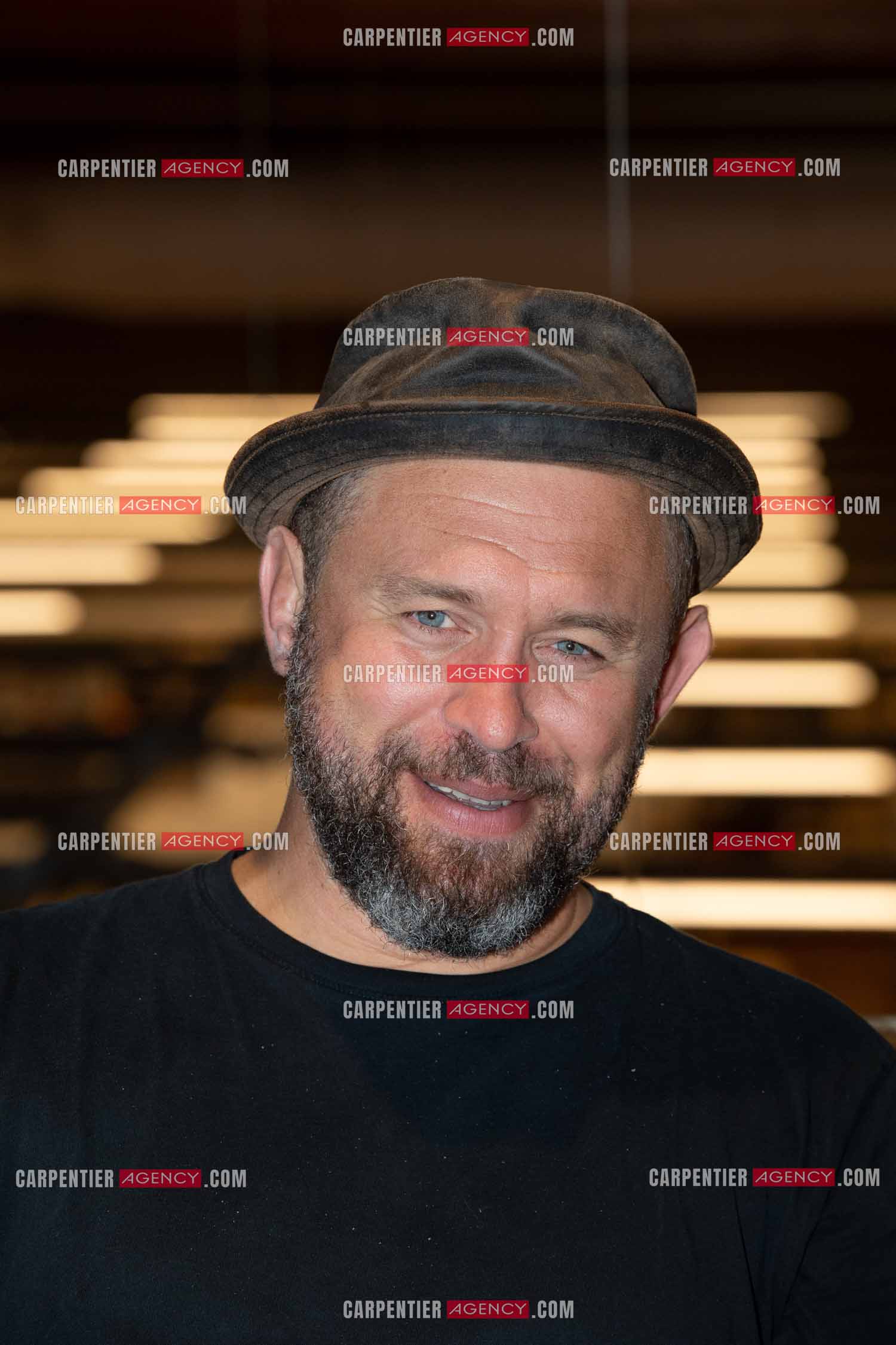 Le finaliste de The Voice saison 2022 Mister Mat de son vrai nom Mathieu Guillou lors de son Showcase au magasin Cultura de Toulon la Valette.    ( Exclusif )