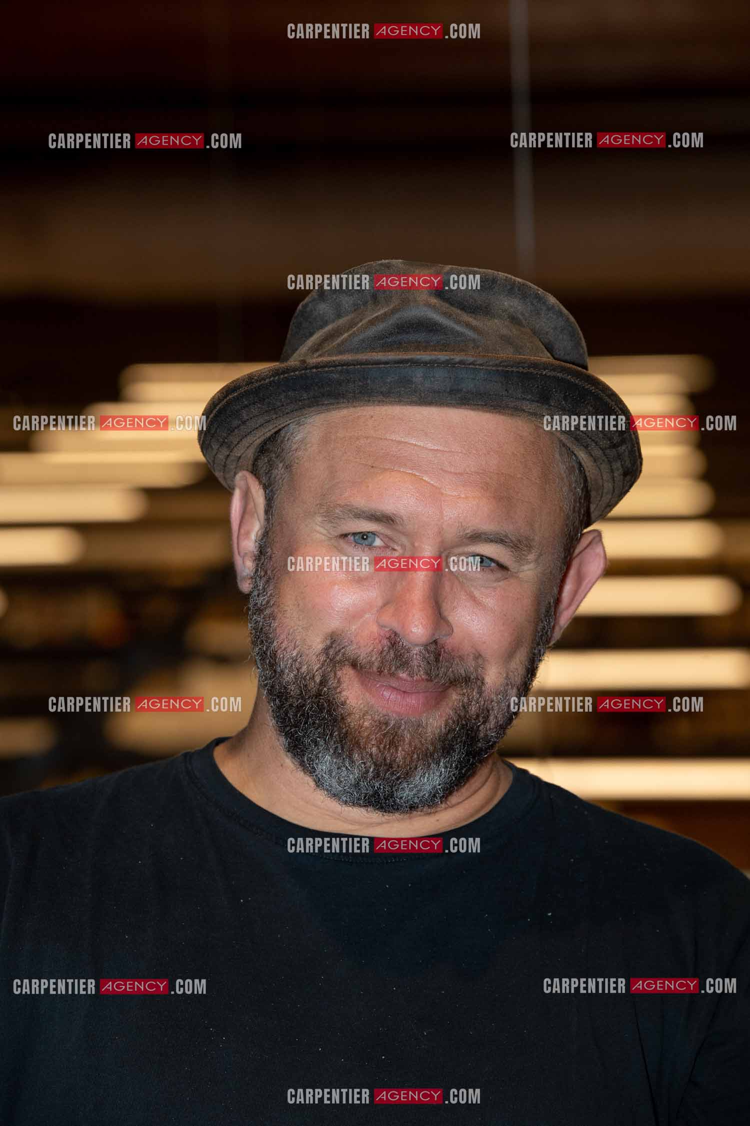 Le finaliste de The Voice saison 2022 Mister Mat de son vrai nom Mathieu Guillou lors de son Showcase au magasin Cultura de Toulon la Valette.    ( Exclusif )